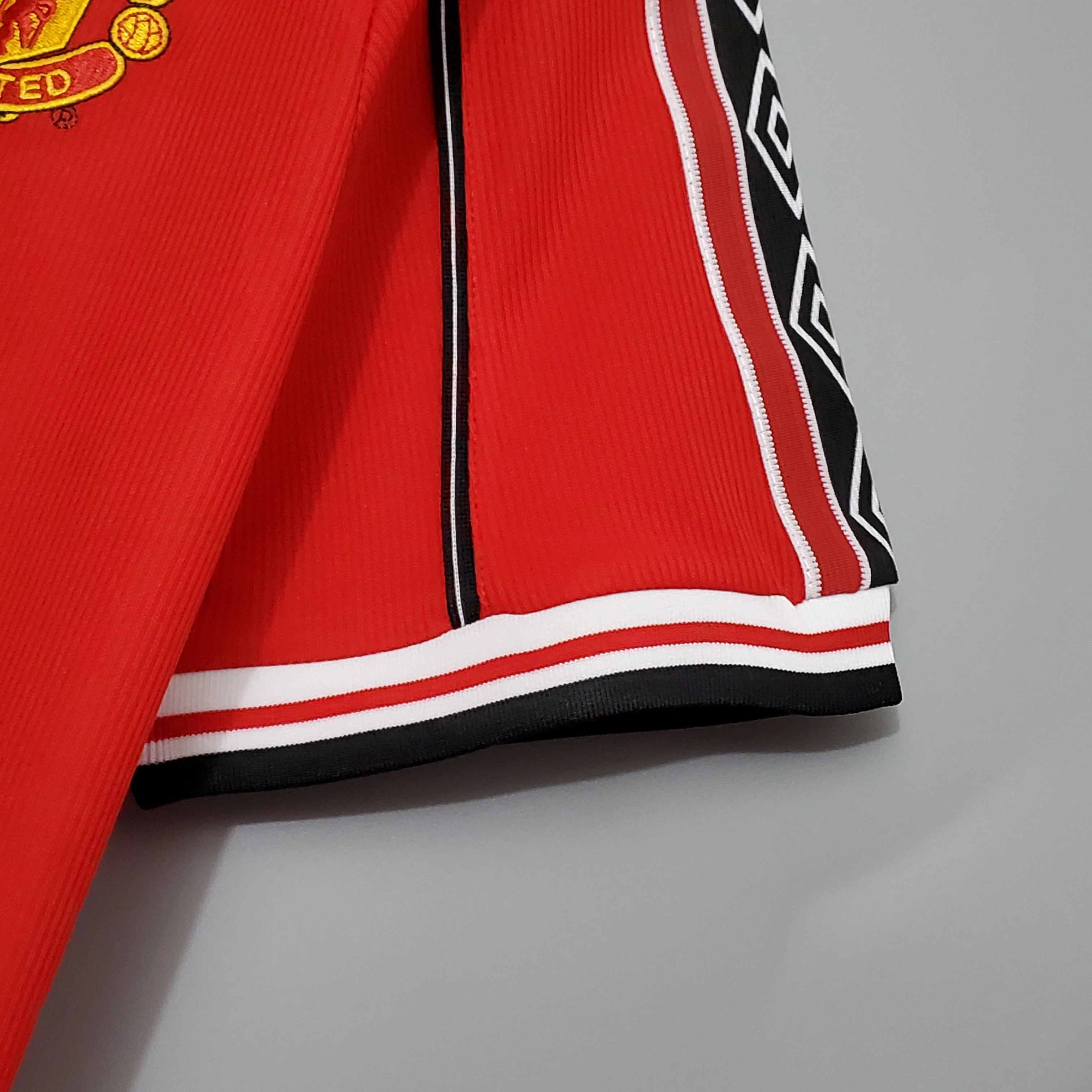 1998 – 1999 Manchester united Home retro kit - Image 6