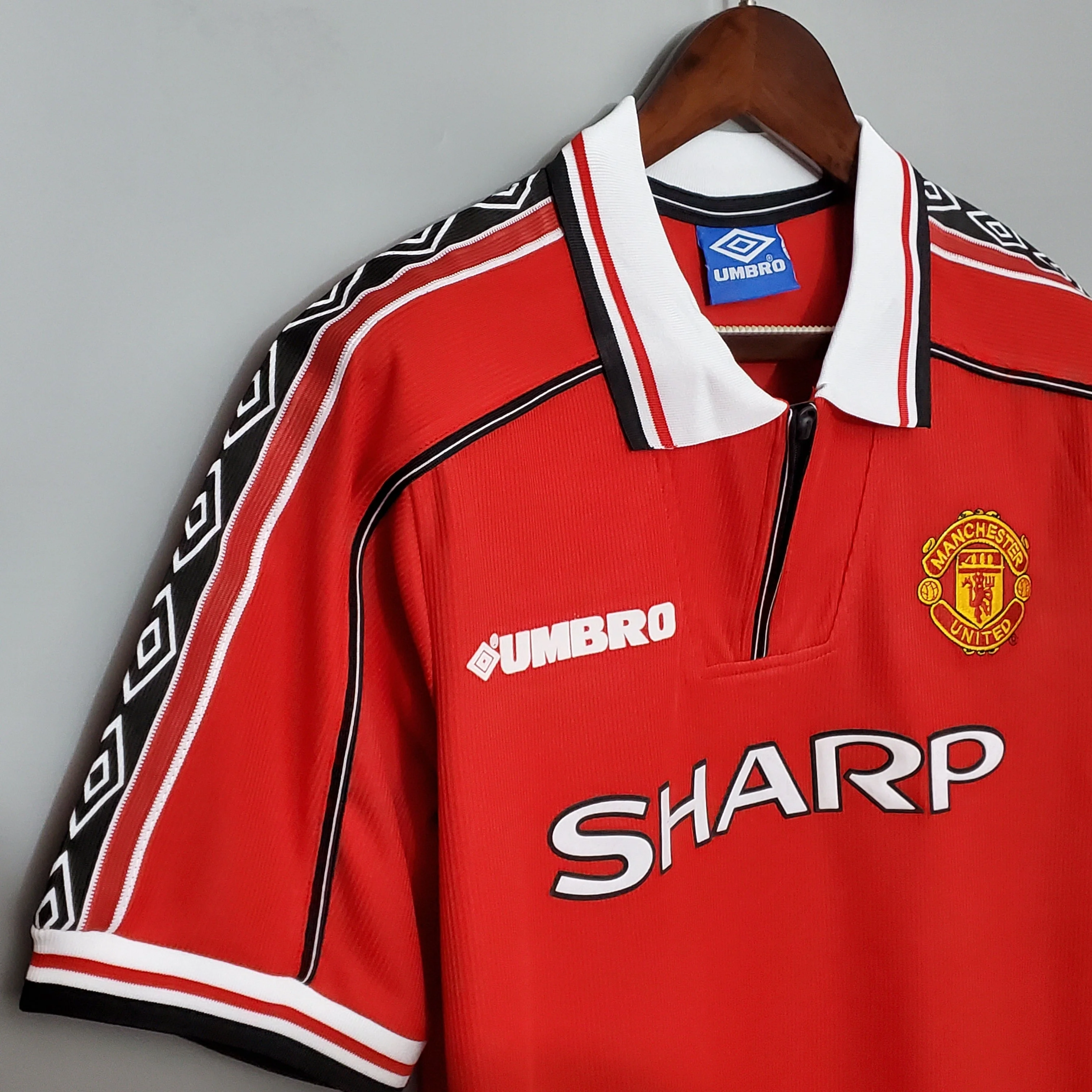 1998 – 1999 Manchester united Home retro kit - Image 7