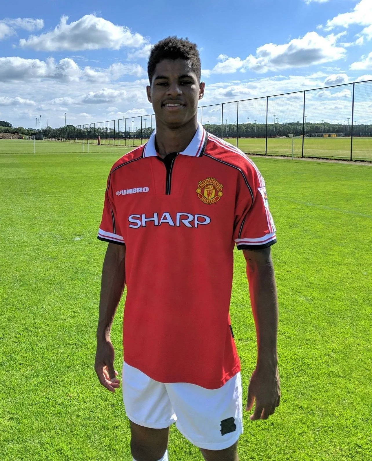 1998 – 1999 Manchester united Home retro kit - Image 8