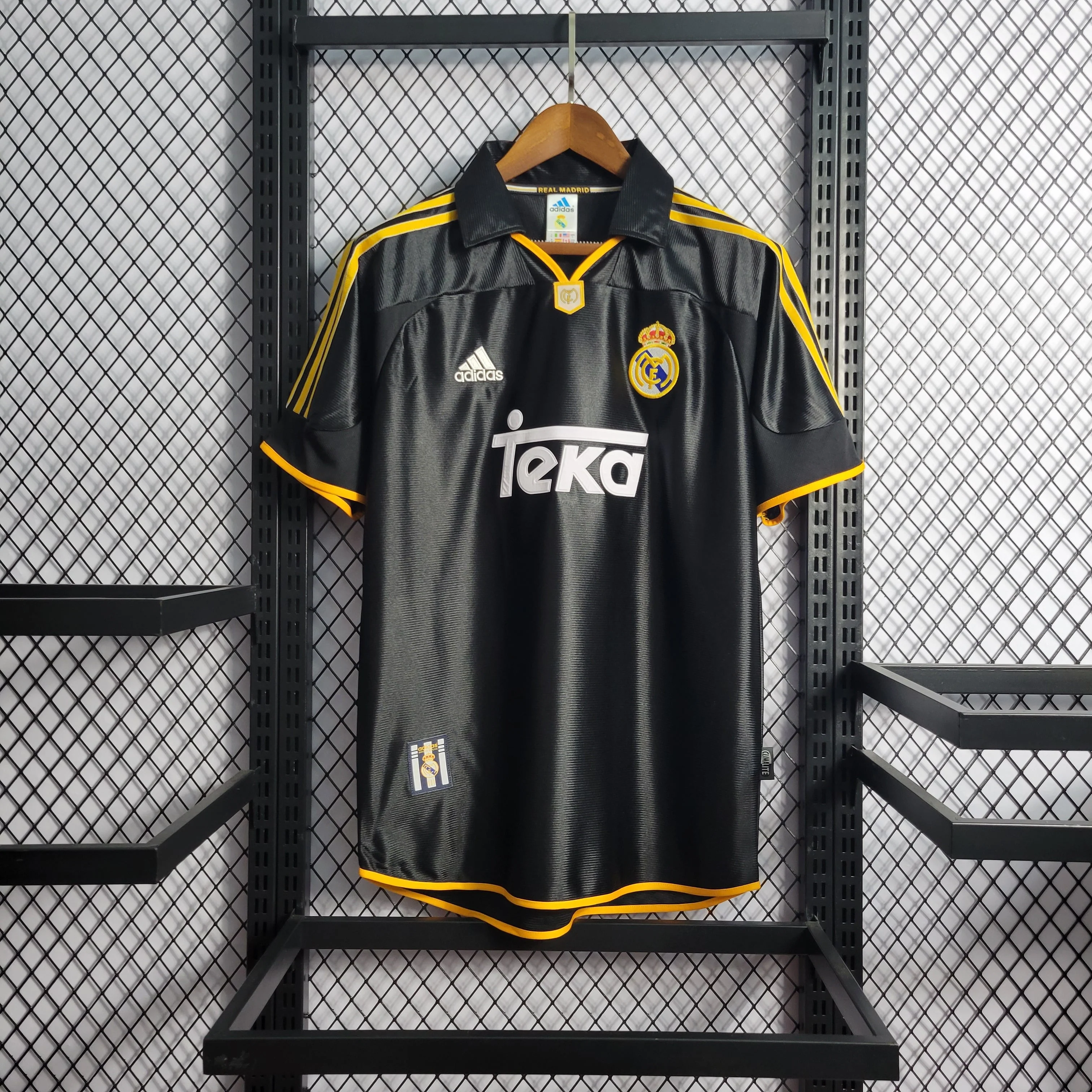1998 1999 Real Madrid Away retro kit - Image 4