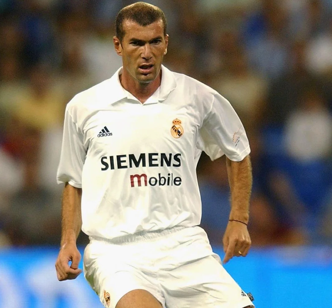 2002/2003 Real Madrid retro jersey - Image 3