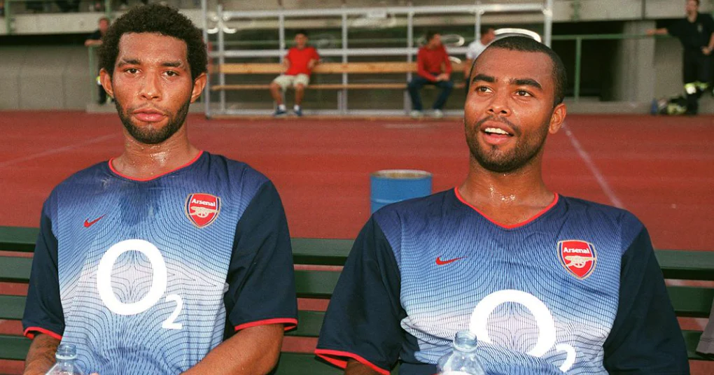 2002/2004 Arsenal away kit - Image 9