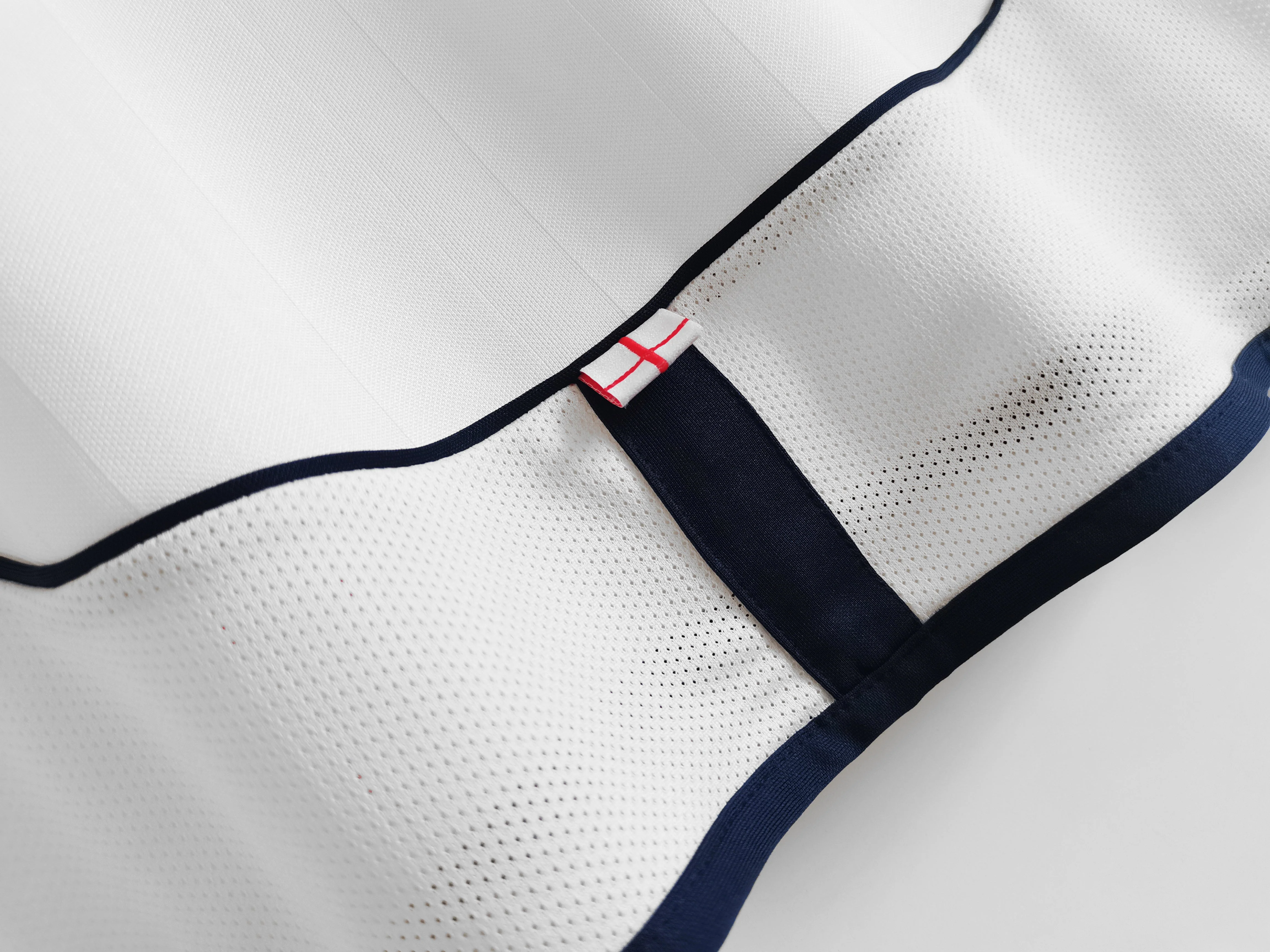 2002 England Home Long Sleeves - Image 6