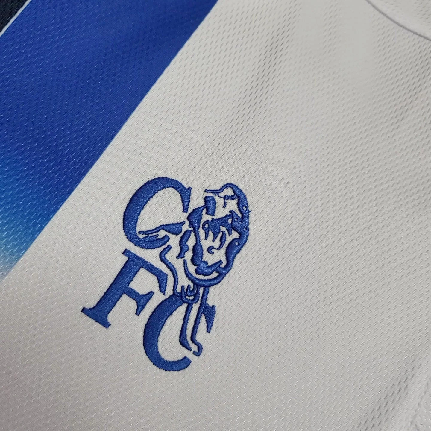 2003-2005 Chelsea away retro kit - Image 3