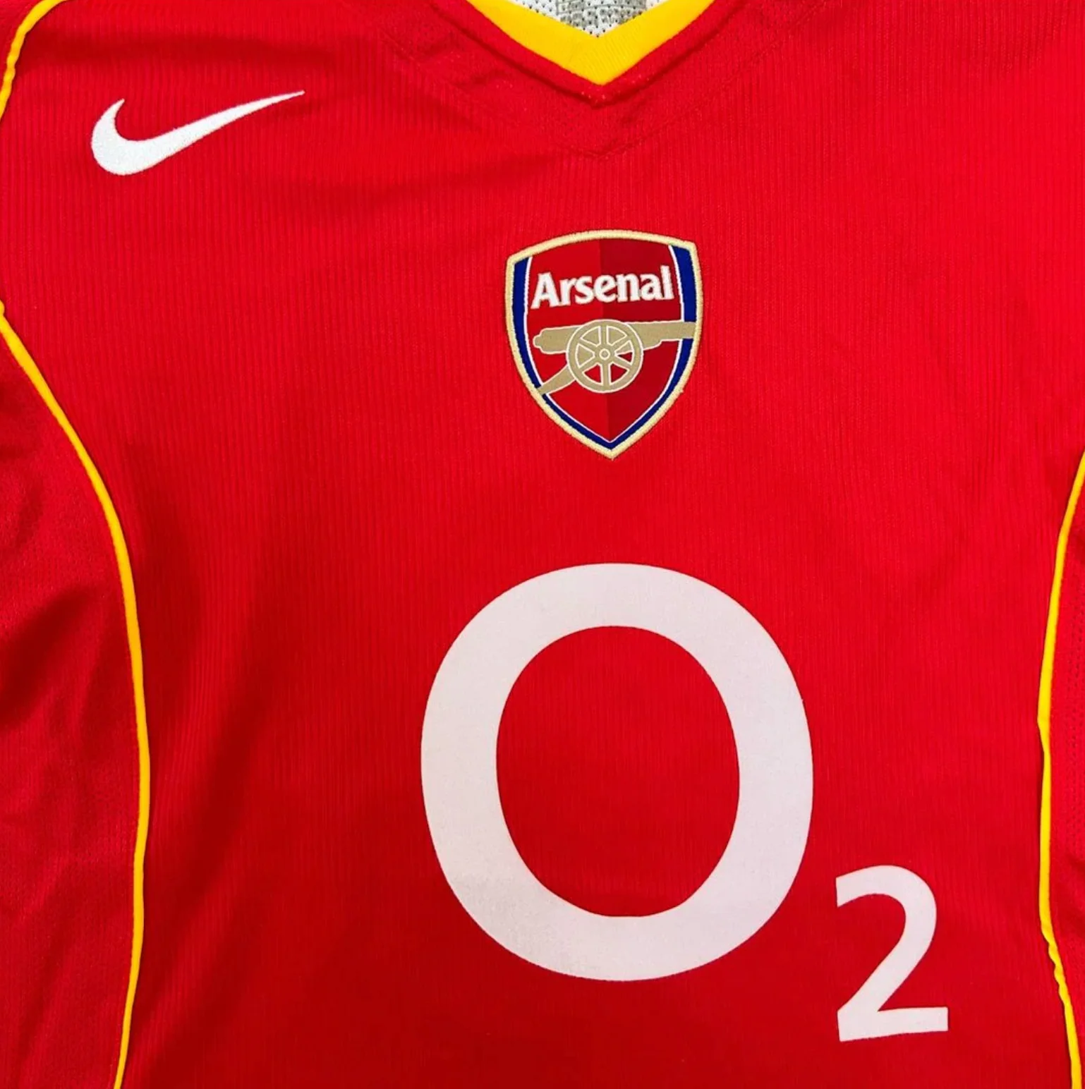 2004/2005 Arsenal Home Retro Kit - Image 2