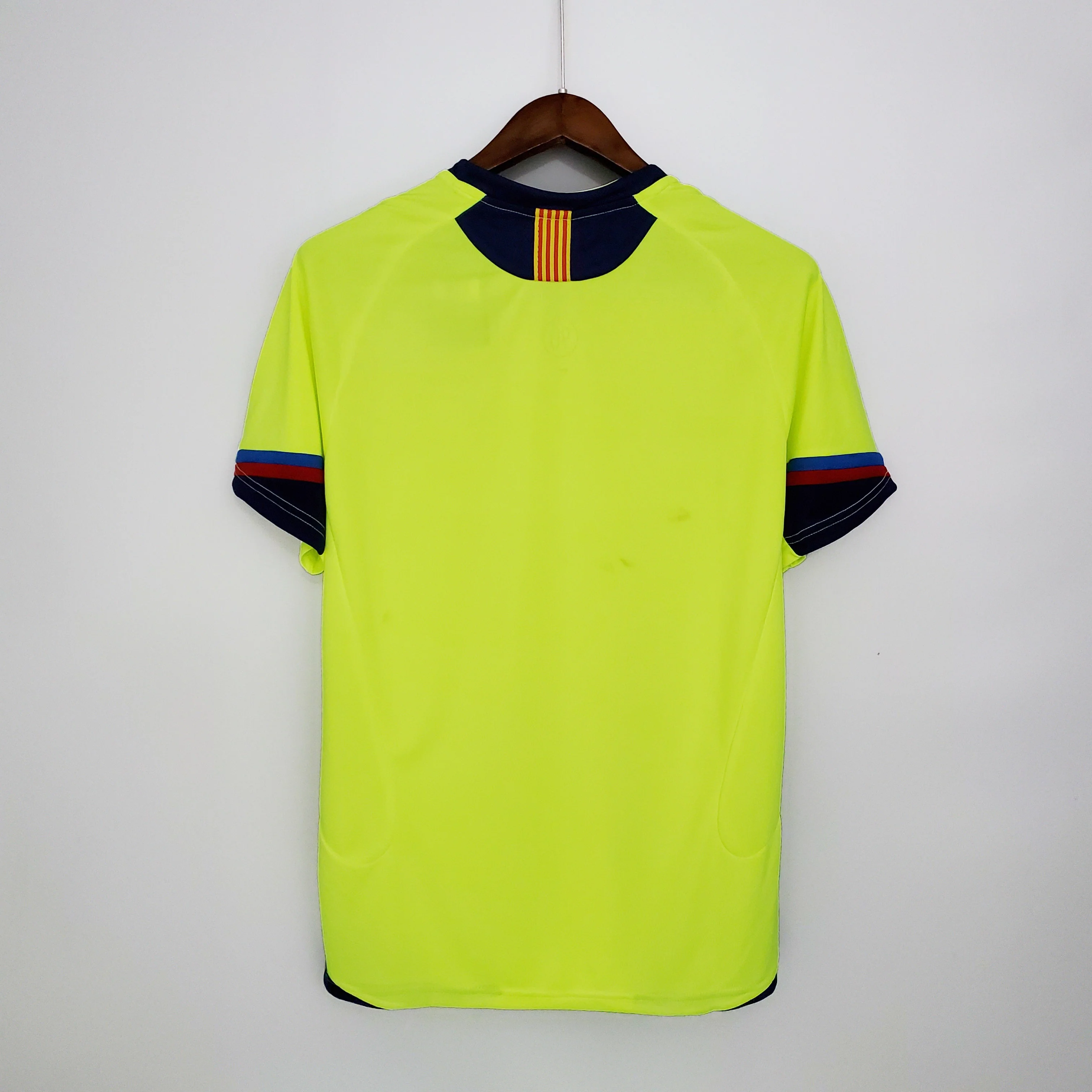 2005/06 Barcelona away kit - Image 2