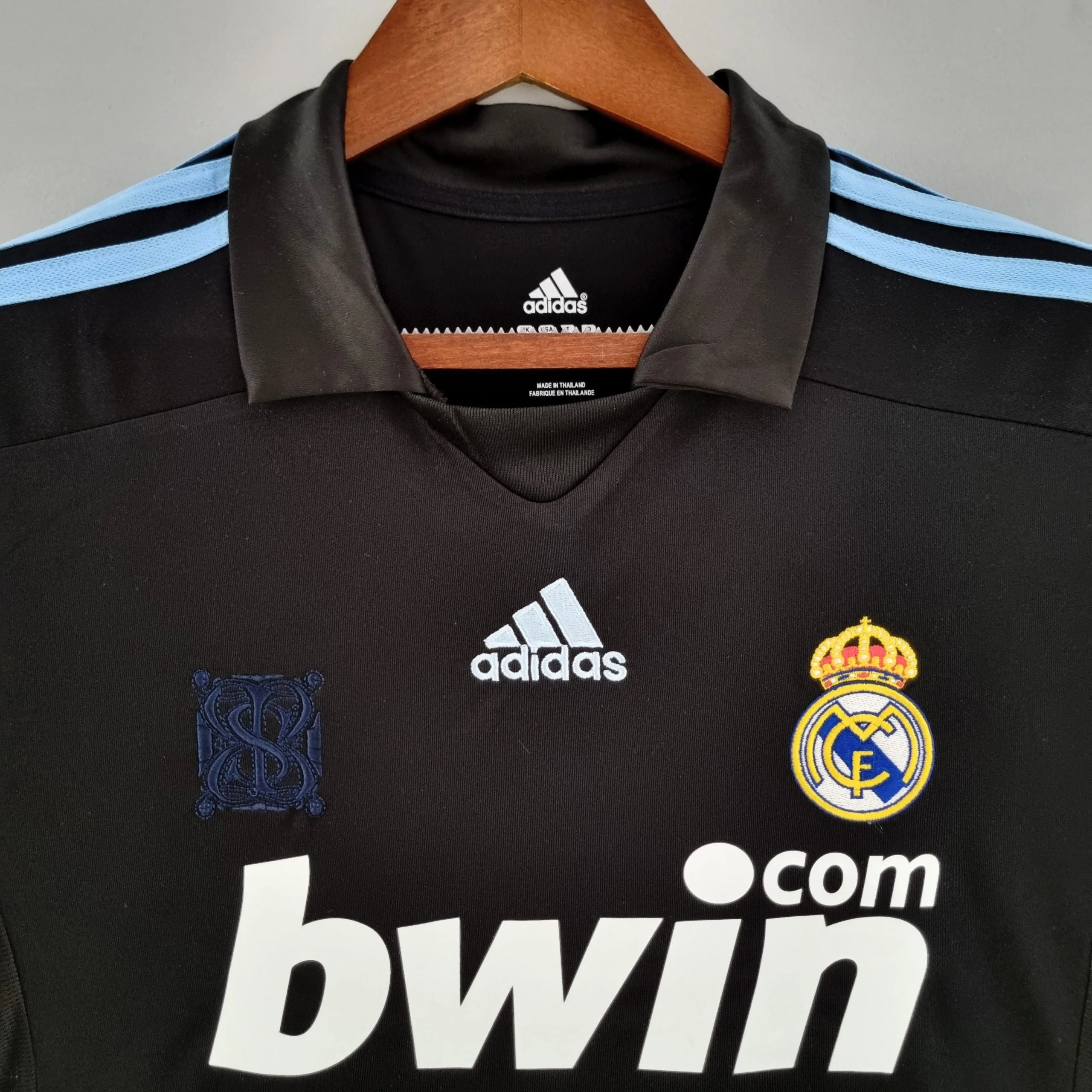 2009/2010 Real Madrid retro jersey - Image 3