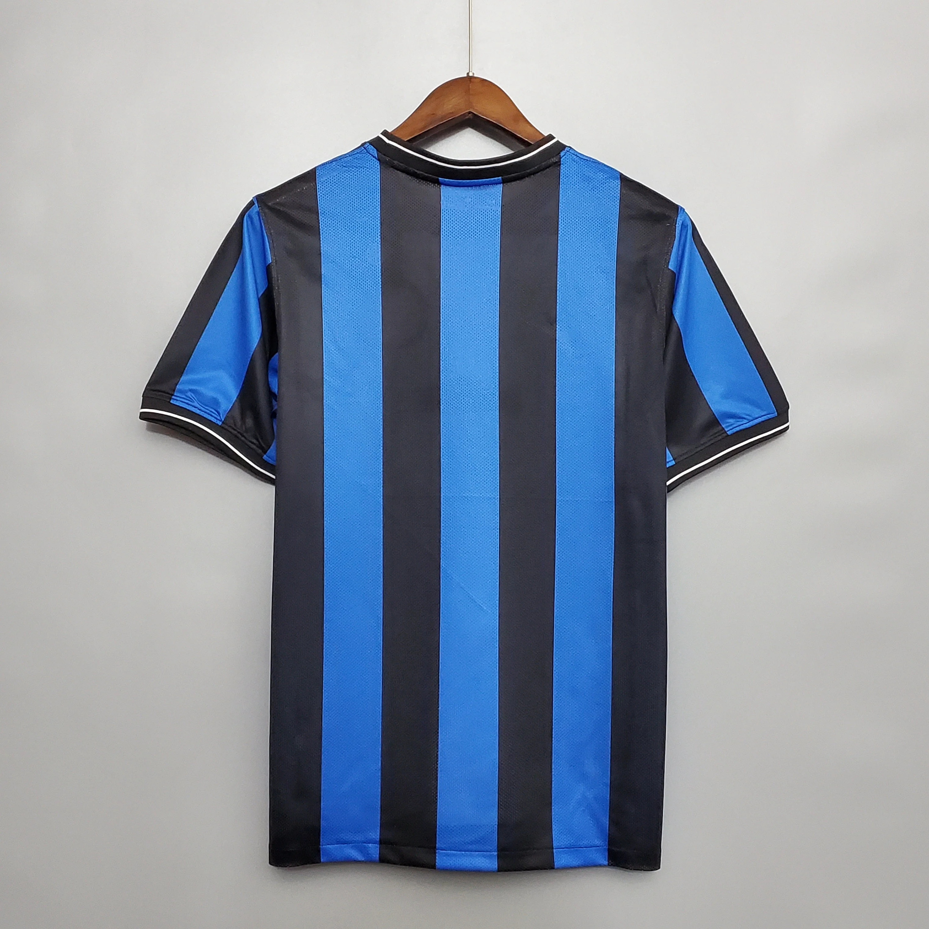 2010 Inter Milan Home retro kit - Image 5