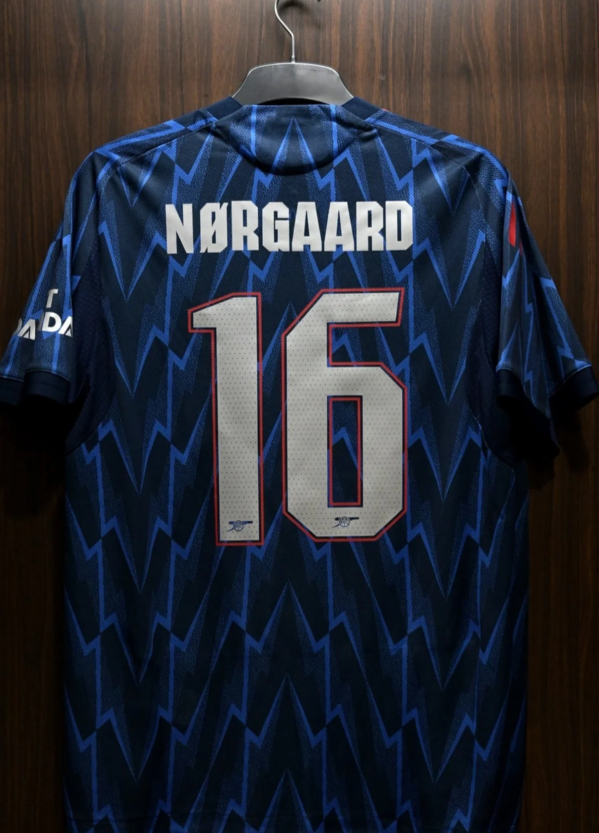 Arsenal 2025/2026 Away Jersey - Image 5