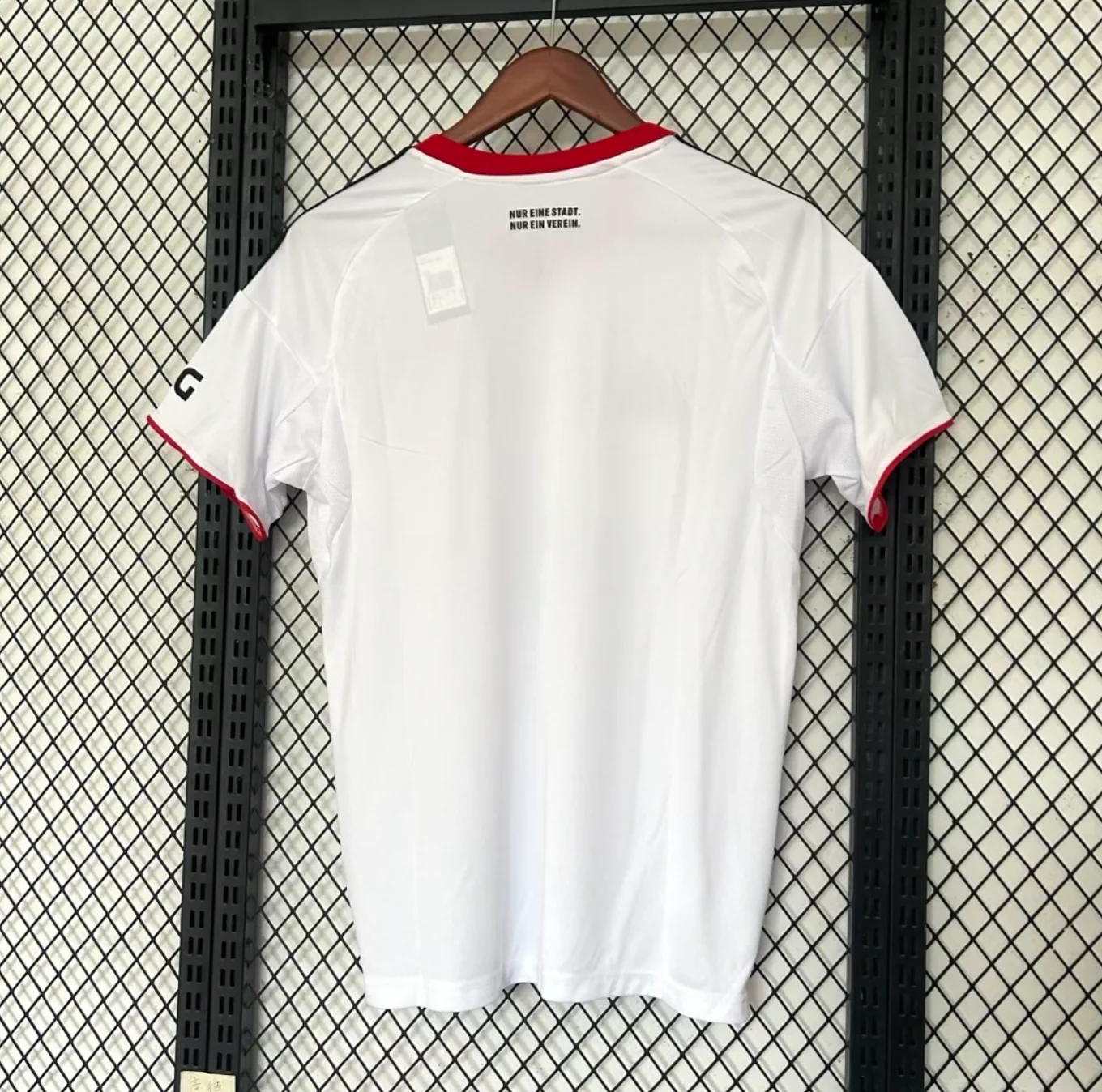 Eintracht Frankfurt 2025/2026 Away Jersey - Image 4