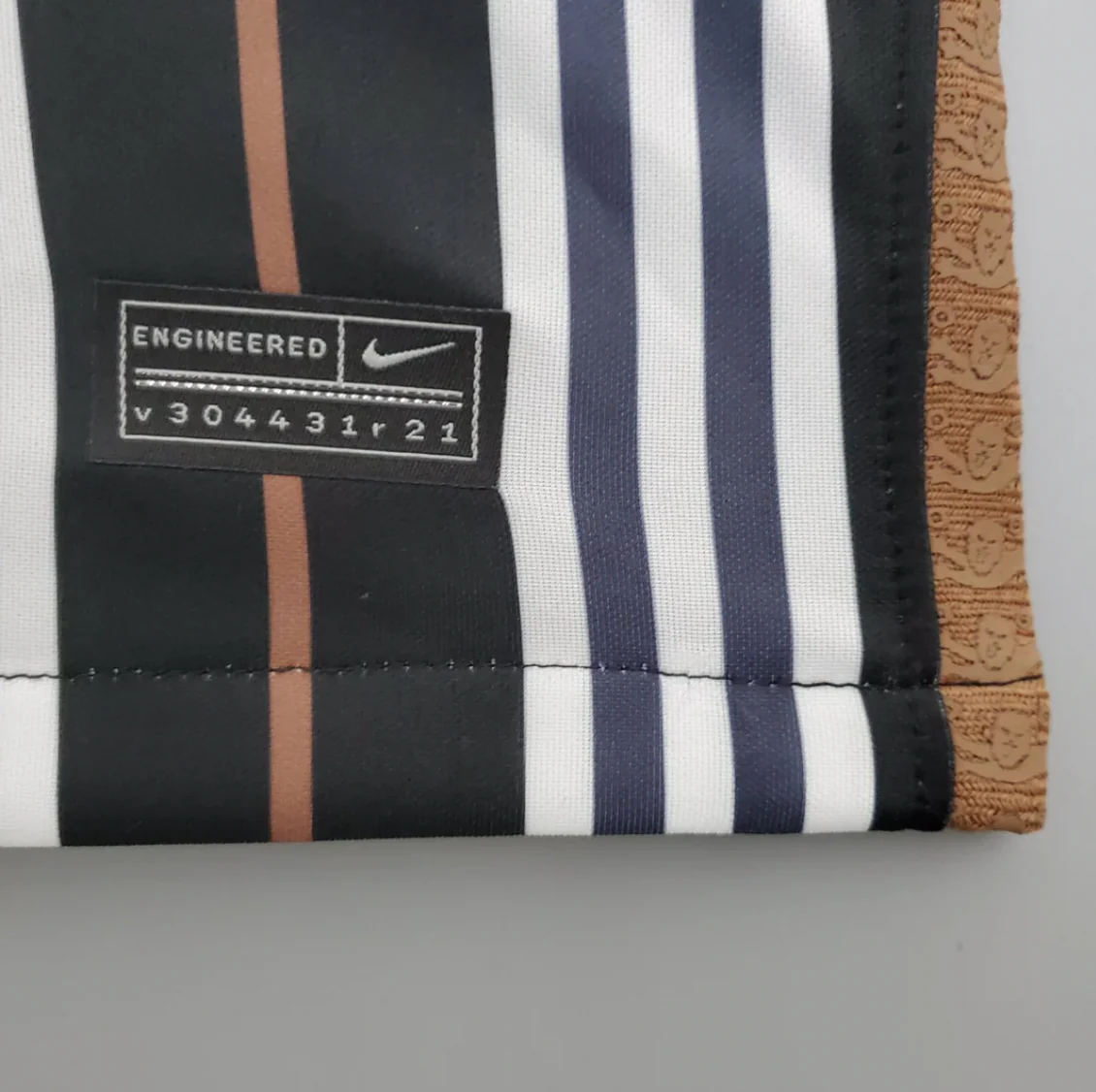 England Burberry 2025 Special Edition Football Jersey - Image 4