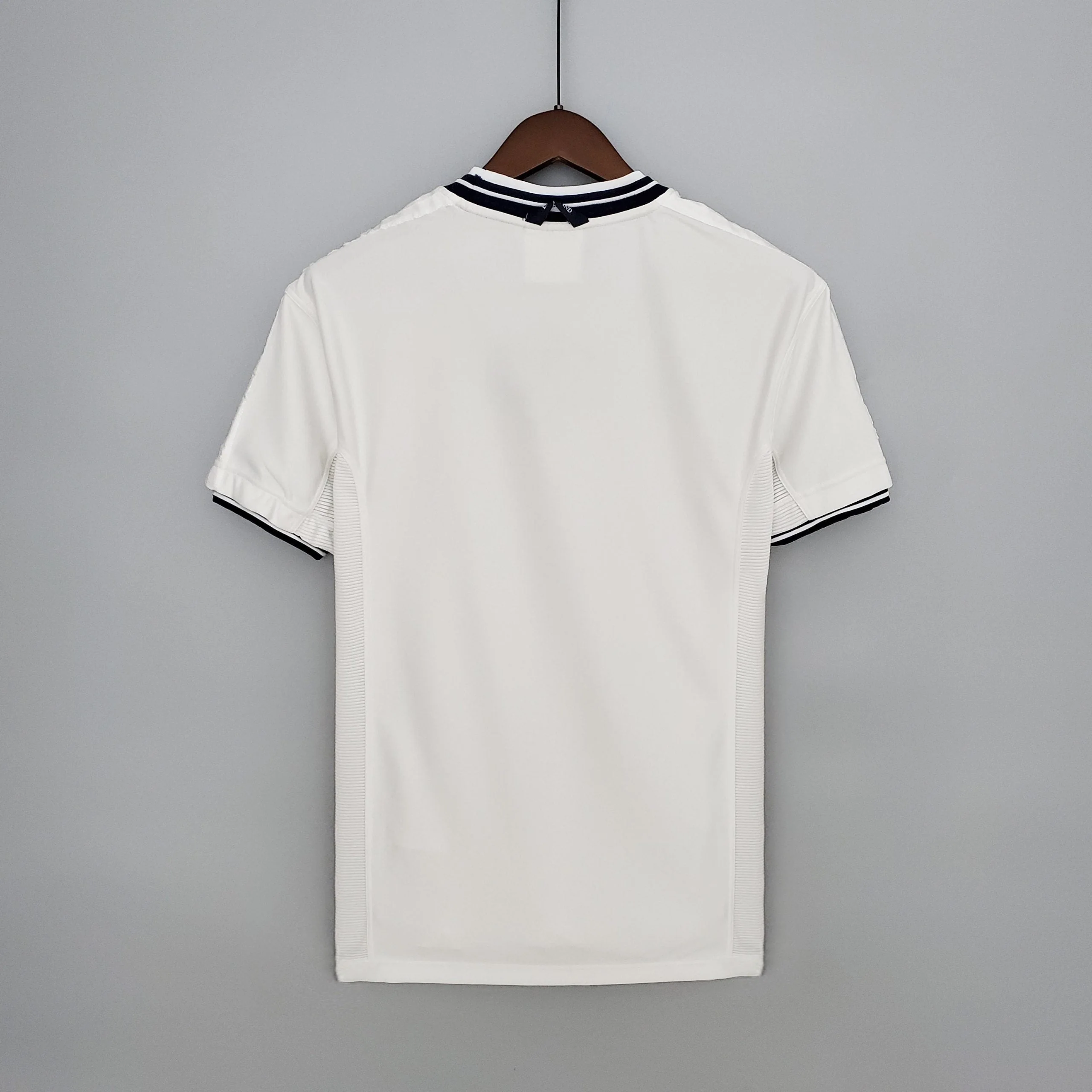 England Retro Jersey 2000 - Image 2