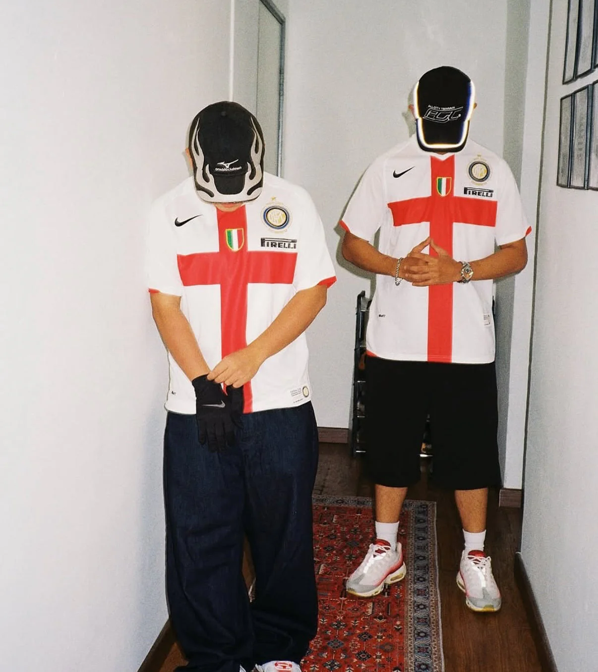 Inter Milan Red Cross Jersey 2007/2008 - Image 4
