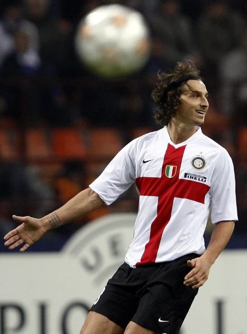 Inter Milan Red Cross Jersey 2007/2008 - Image 5