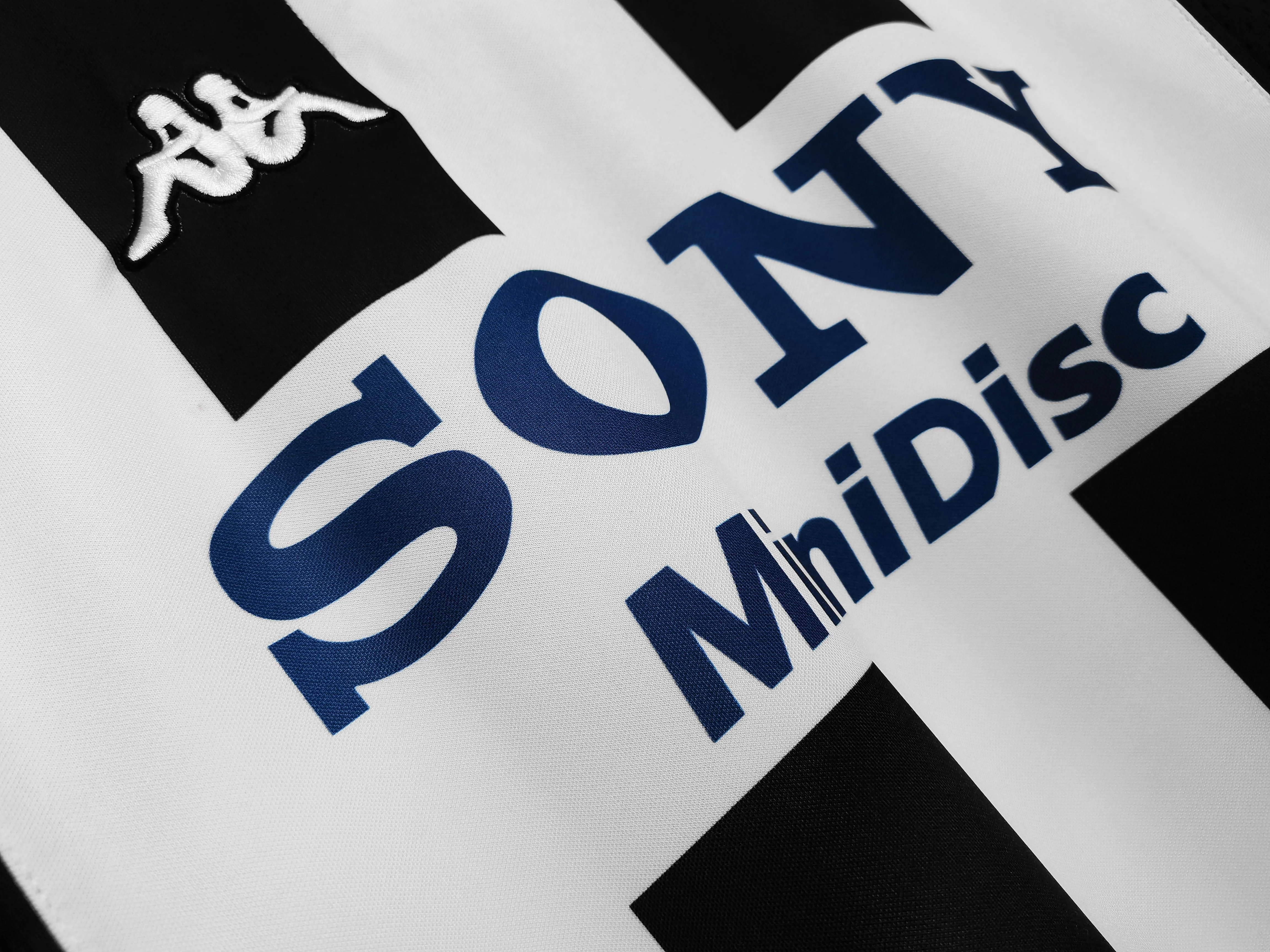 Juventus 1997-1998 Long Sleeve Home Kit - Image 3