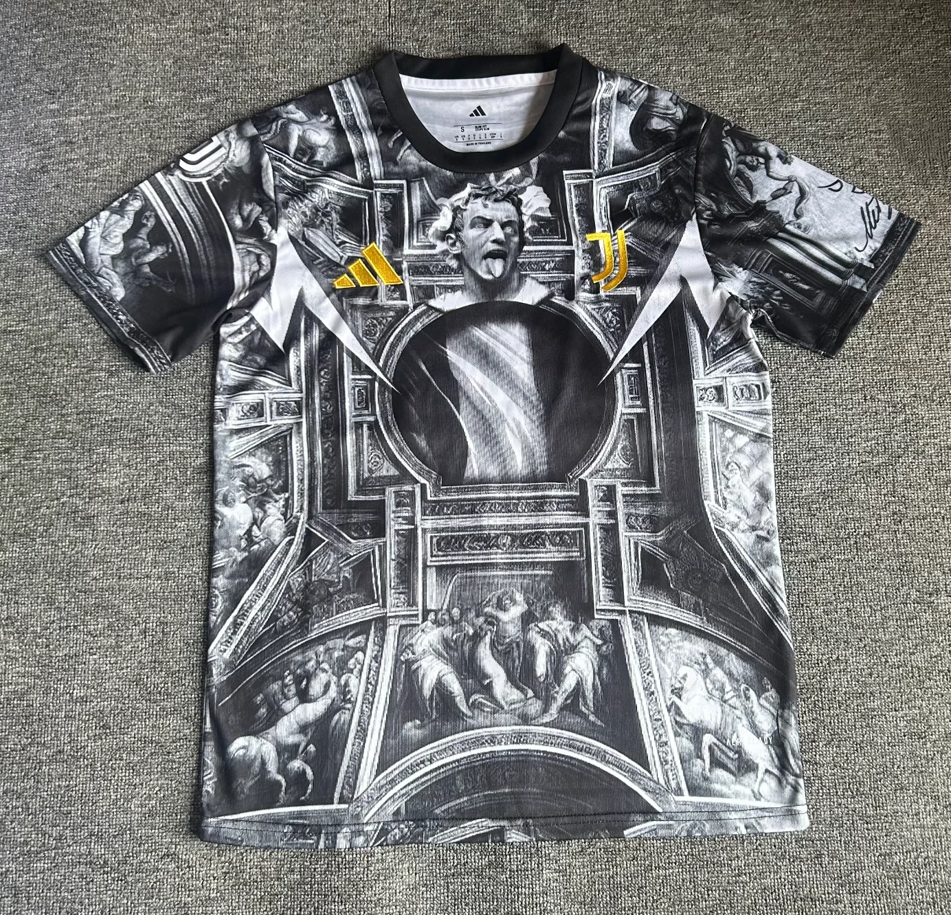 Juventus 2026 pre-match jersey - Image 2