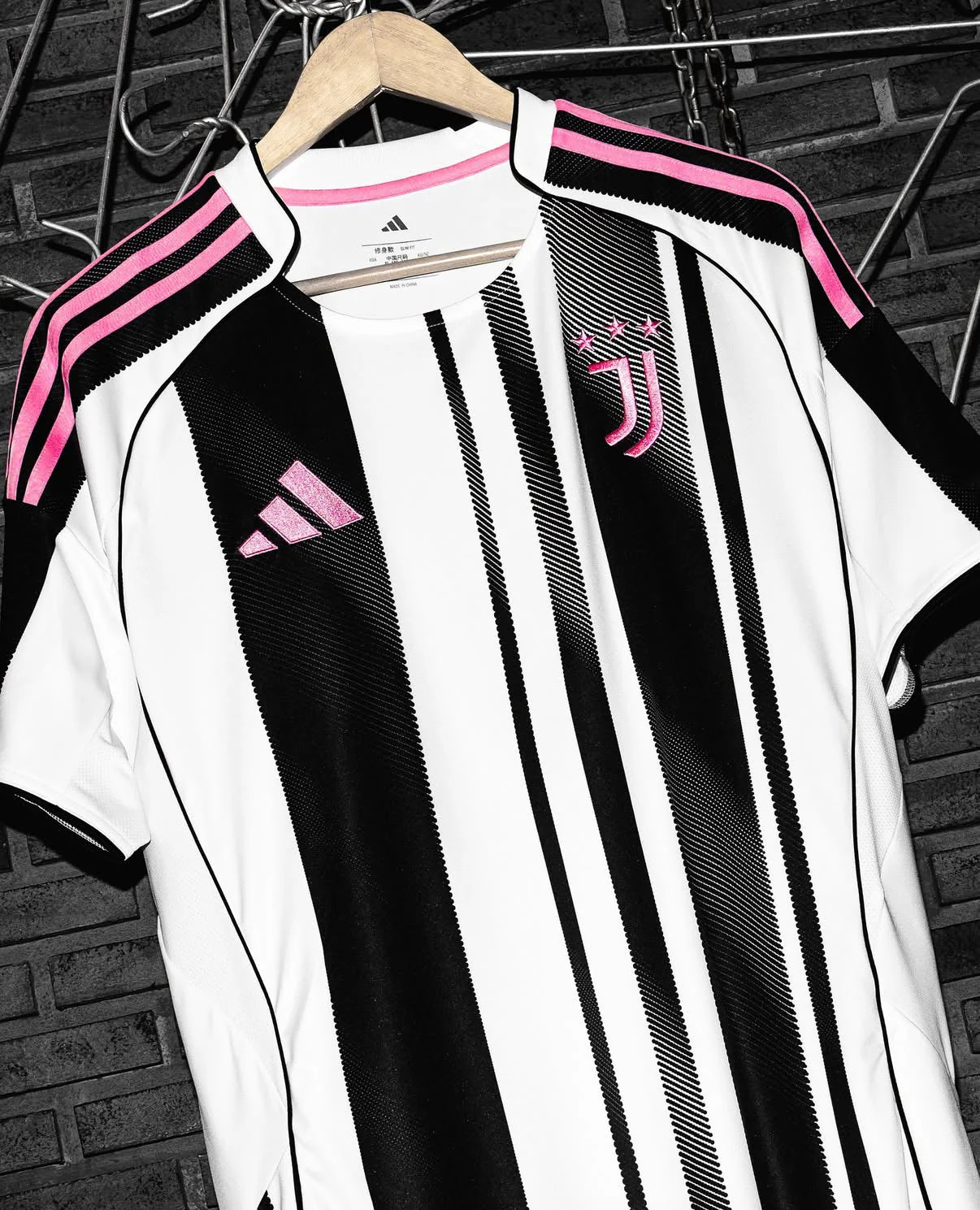 Juventus 25/26 home kit - Image 3