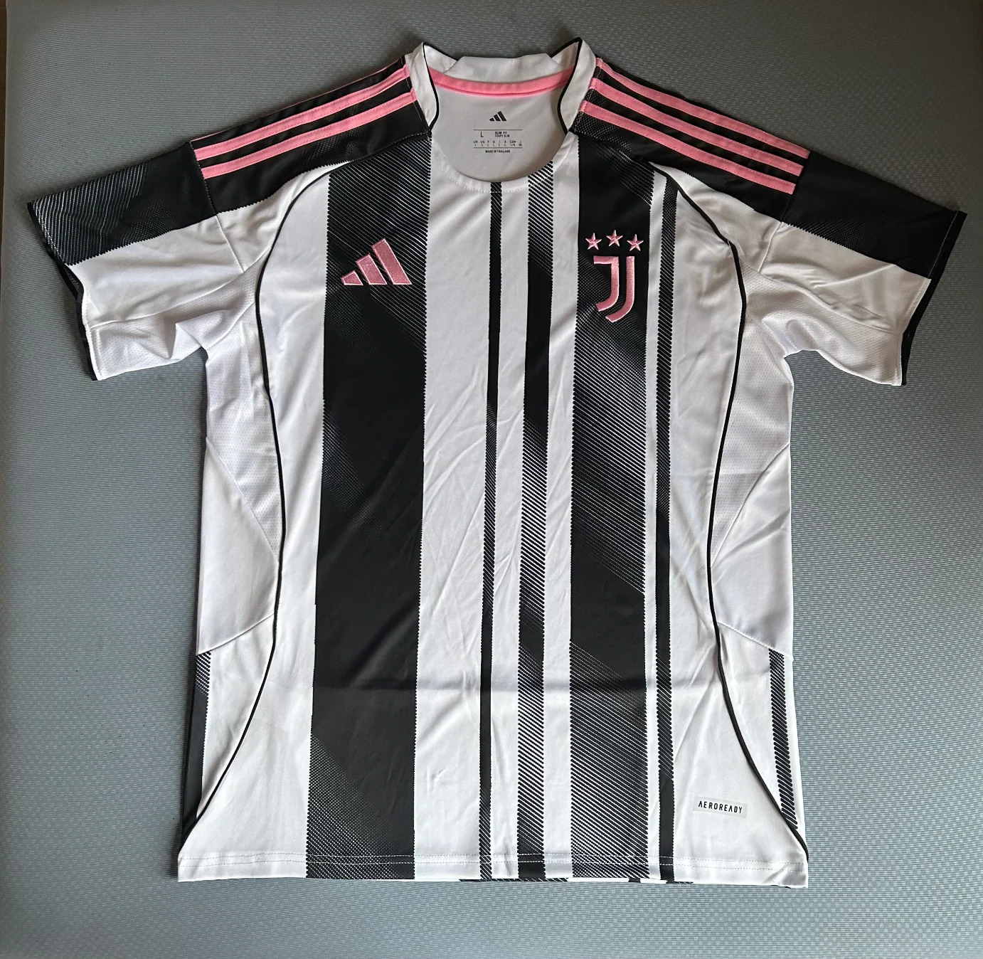 Juventus 25/26 home kit - Image 4