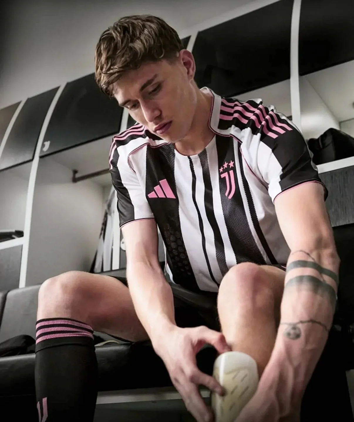 Juventus 25/26 home kit - Image 8