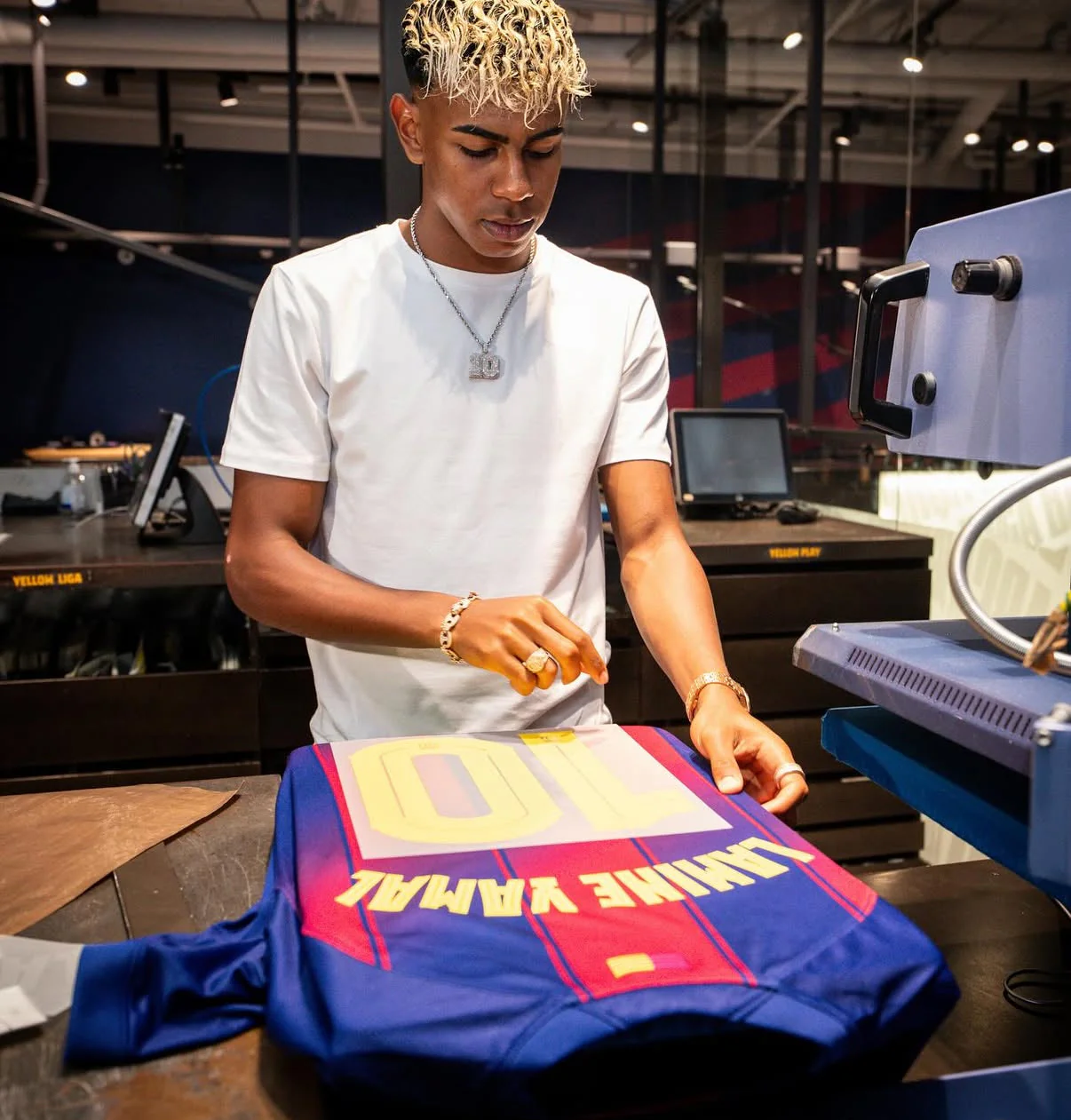 LAMINE YAMAL NUMBER 10 Fc Barcelona jersey - Image 3