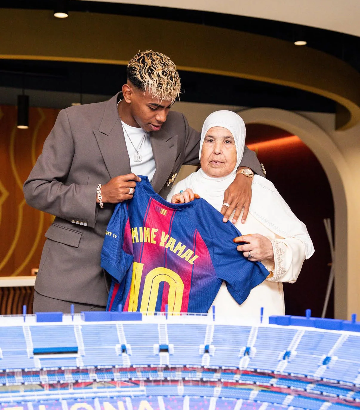 LAMINE YAMAL NUMBER 10 Fc Barcelona jersey - Image 5