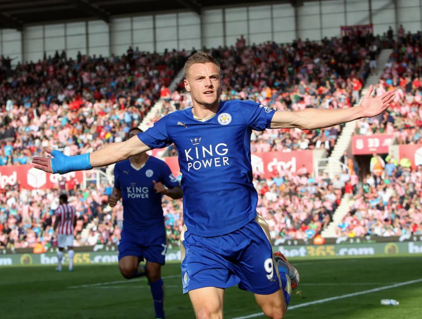 Leicester City Retro Jersey – 2015-2016 - Image 5