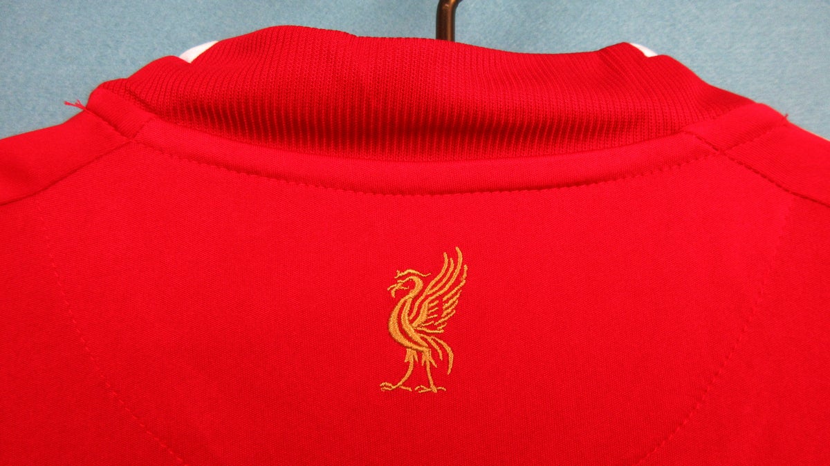 Liverpool 2008-2010 Retro Jersey - Image 3