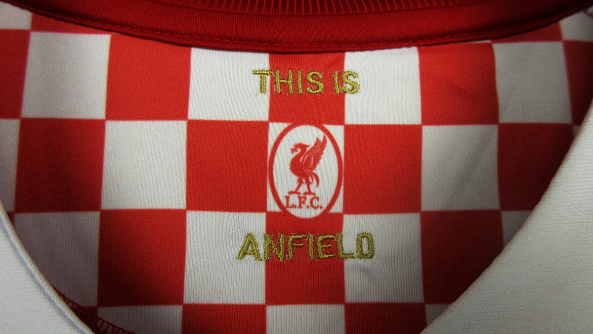 Liverpool 2008-2010 Retro Jersey - Image 4