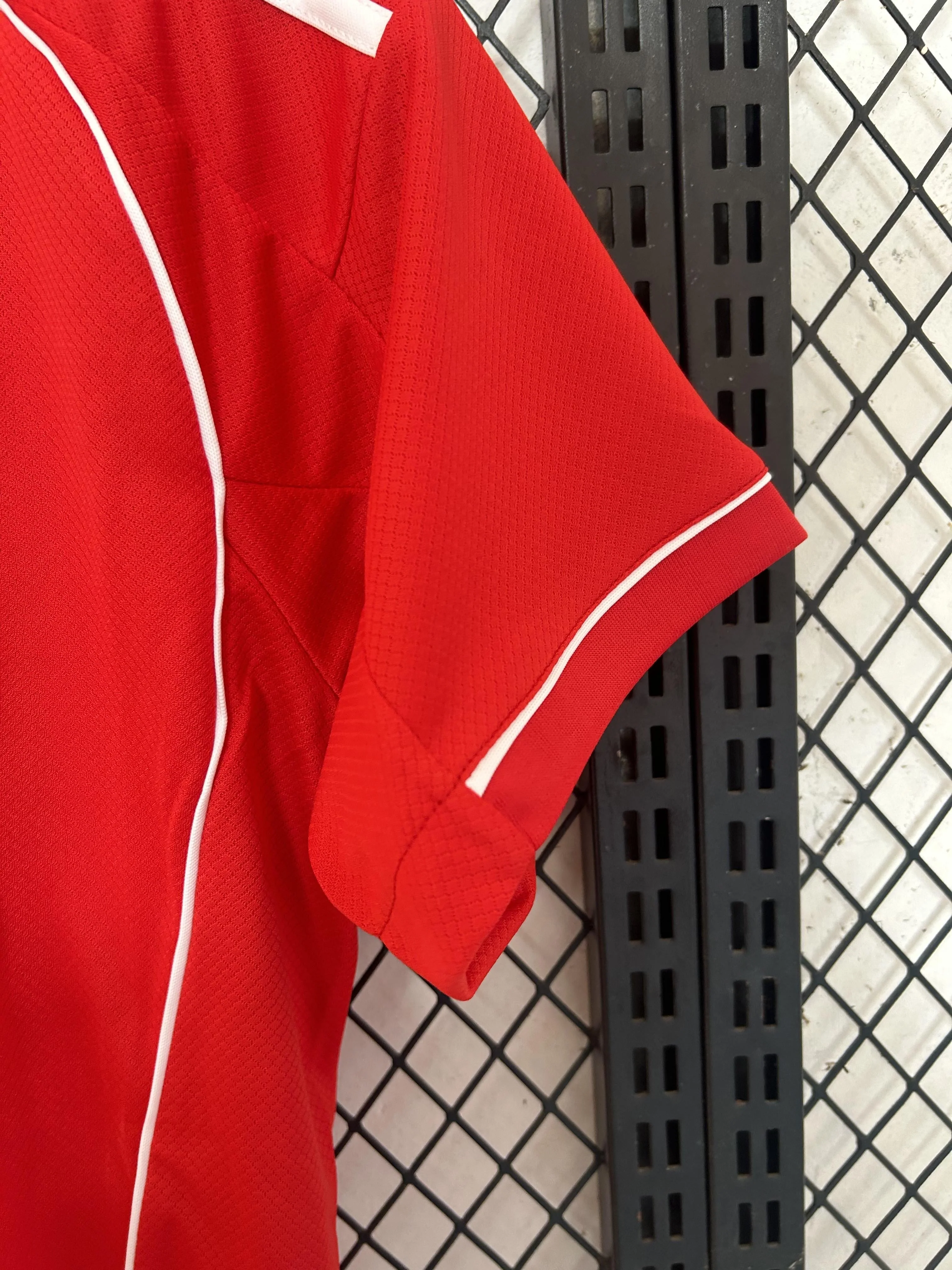 Liverpool 2025-2026 Home Kit - Image 6