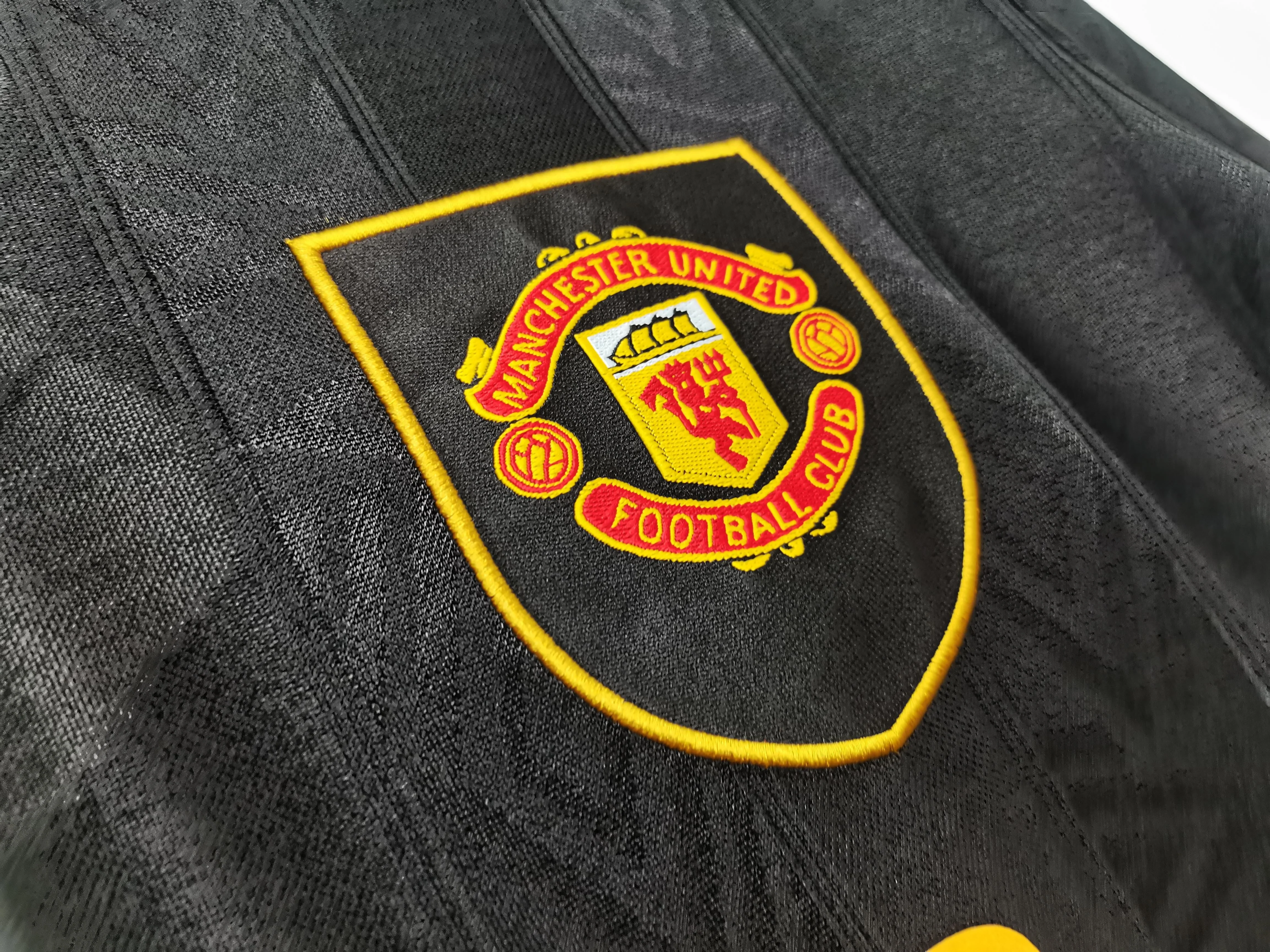 Manchester United 1993-1995 Long Sleeve Away Kit - Image 4