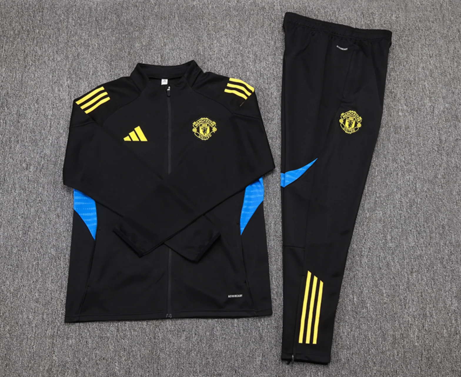 Manchester United 2025/2026 Black Tracksuit - Image 3