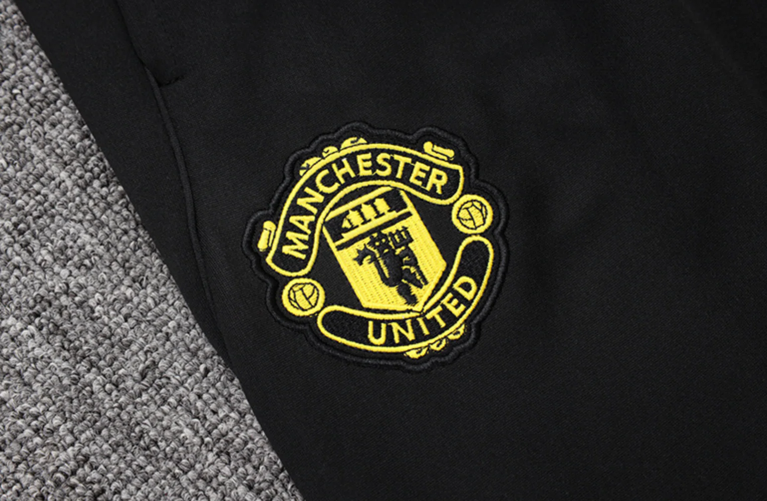 Manchester United 2025/2026 Black Tracksuit - Image 5
