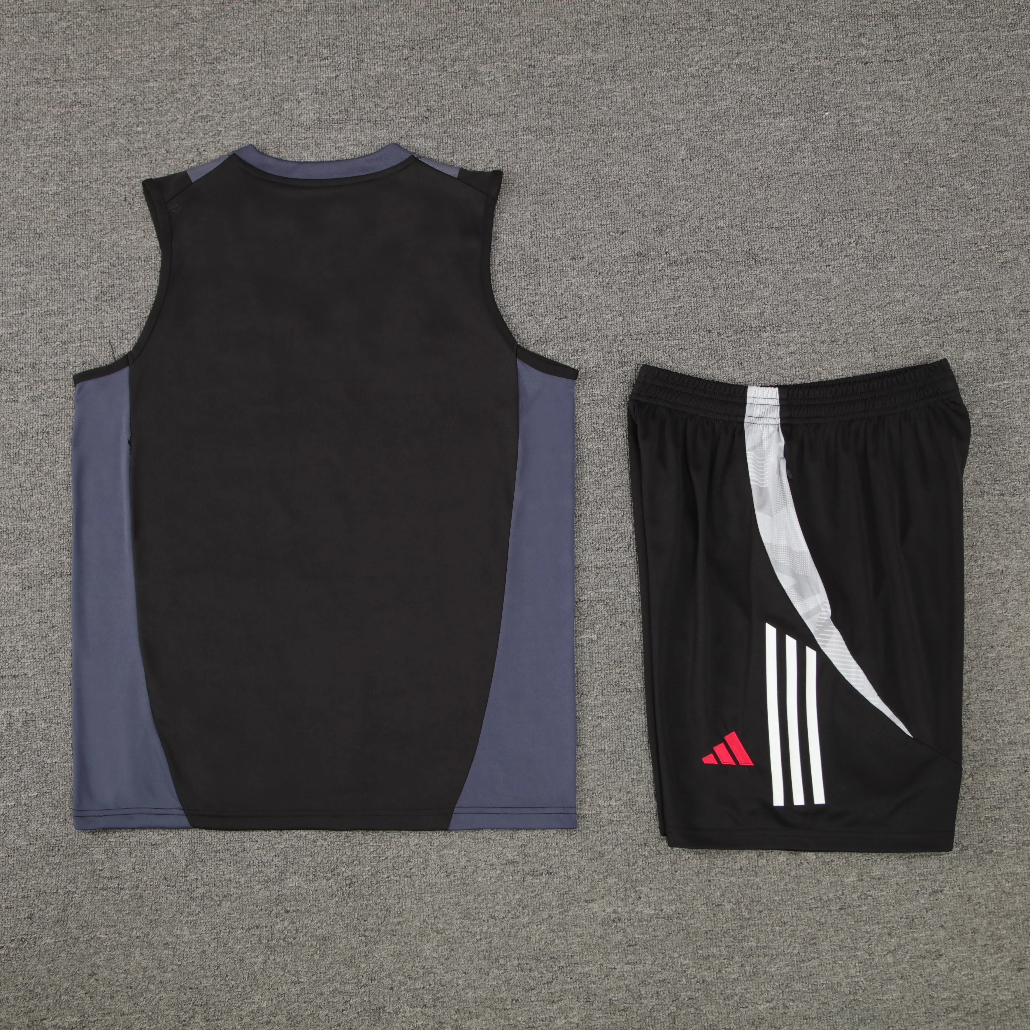 Manchester United Training Set 2024/25 - Image 2