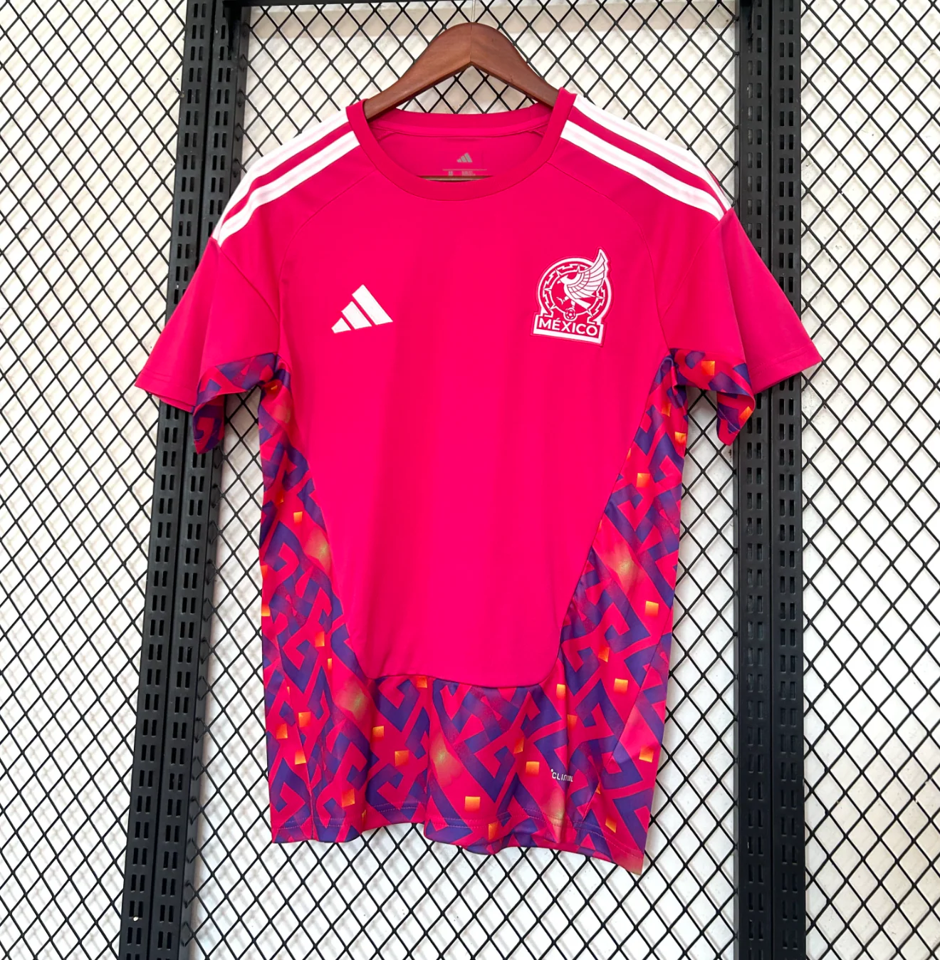 Mexico 2026 Pink Goalkeeper Jersey - Image 3