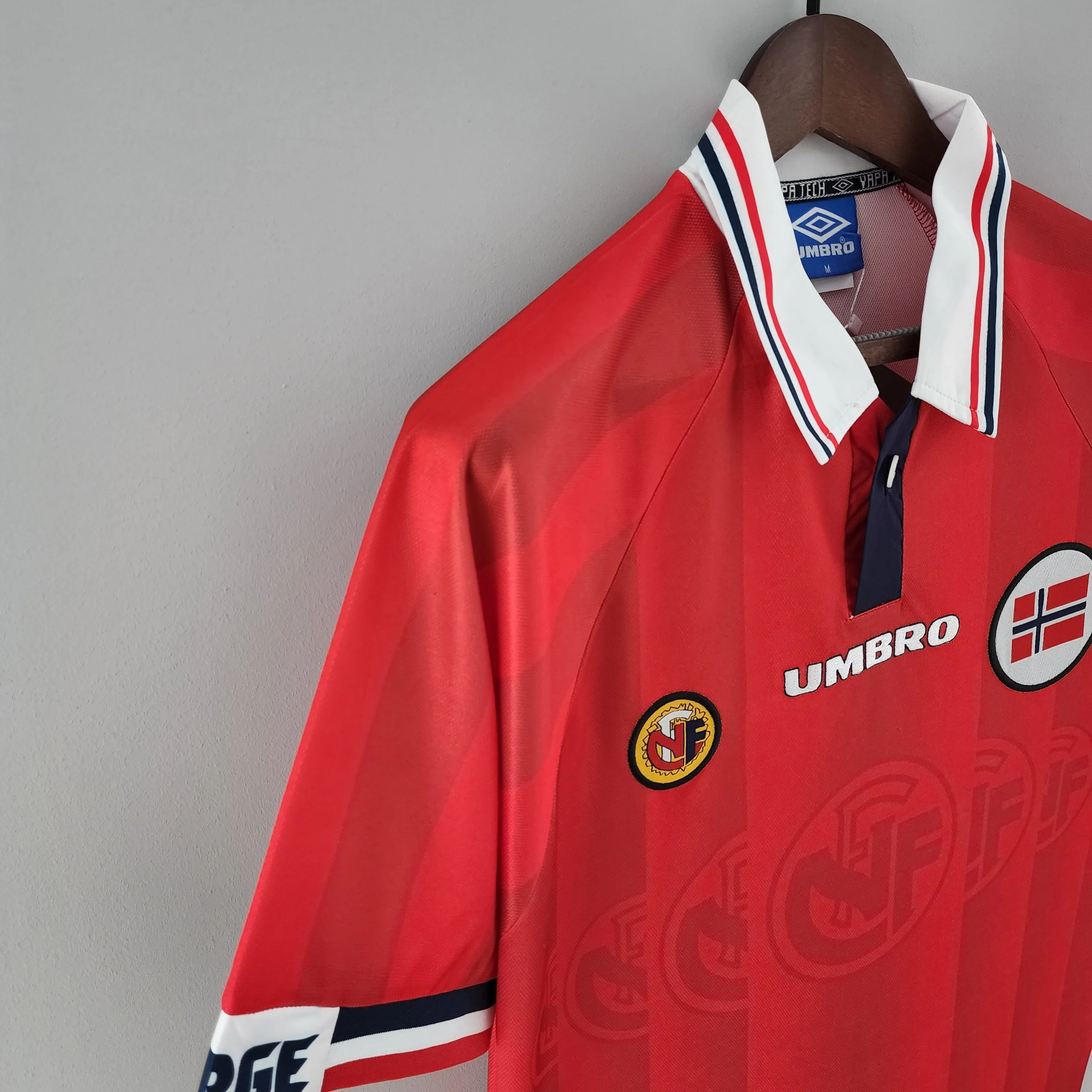 Norway Retro Home kit 1998/1999 - Image 3