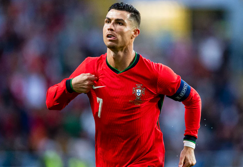 Portugal 2024-2025 Home Kit Long Sleeve - Image 9