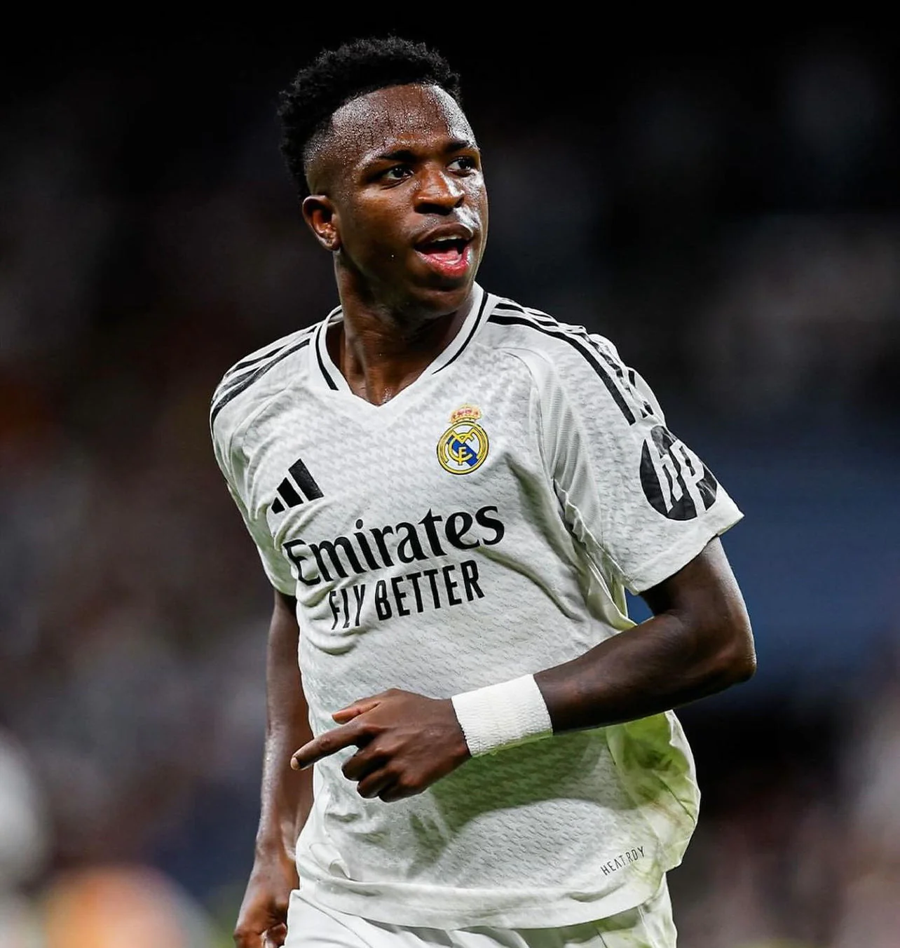 Real Madrid 2024/2025 Home Kit - Image 8