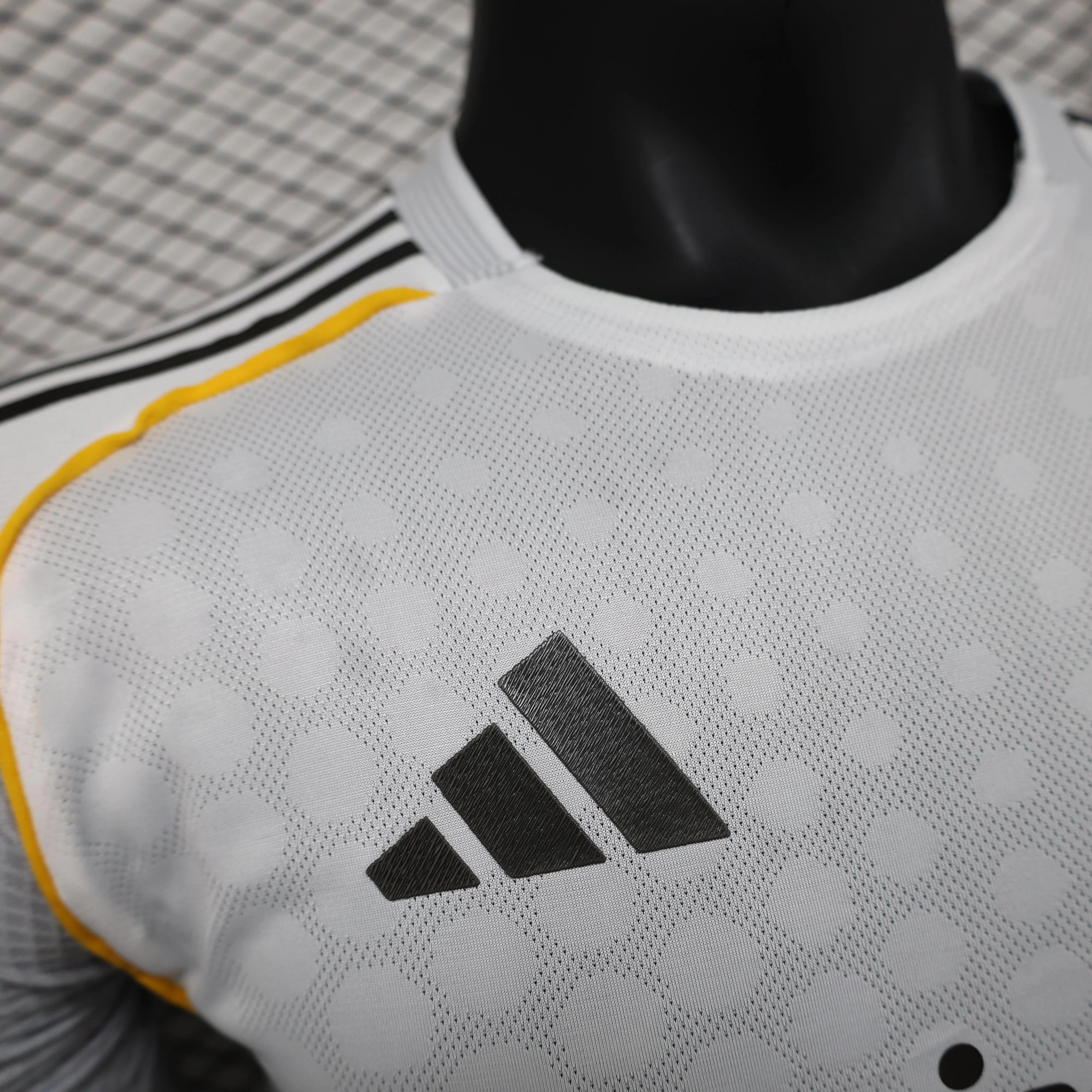 Real Madrid 2025-2026 Home Kit - Image 6