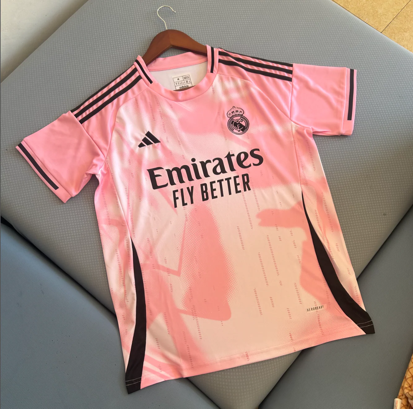 Real Madrid Pink Jersey - Image 3