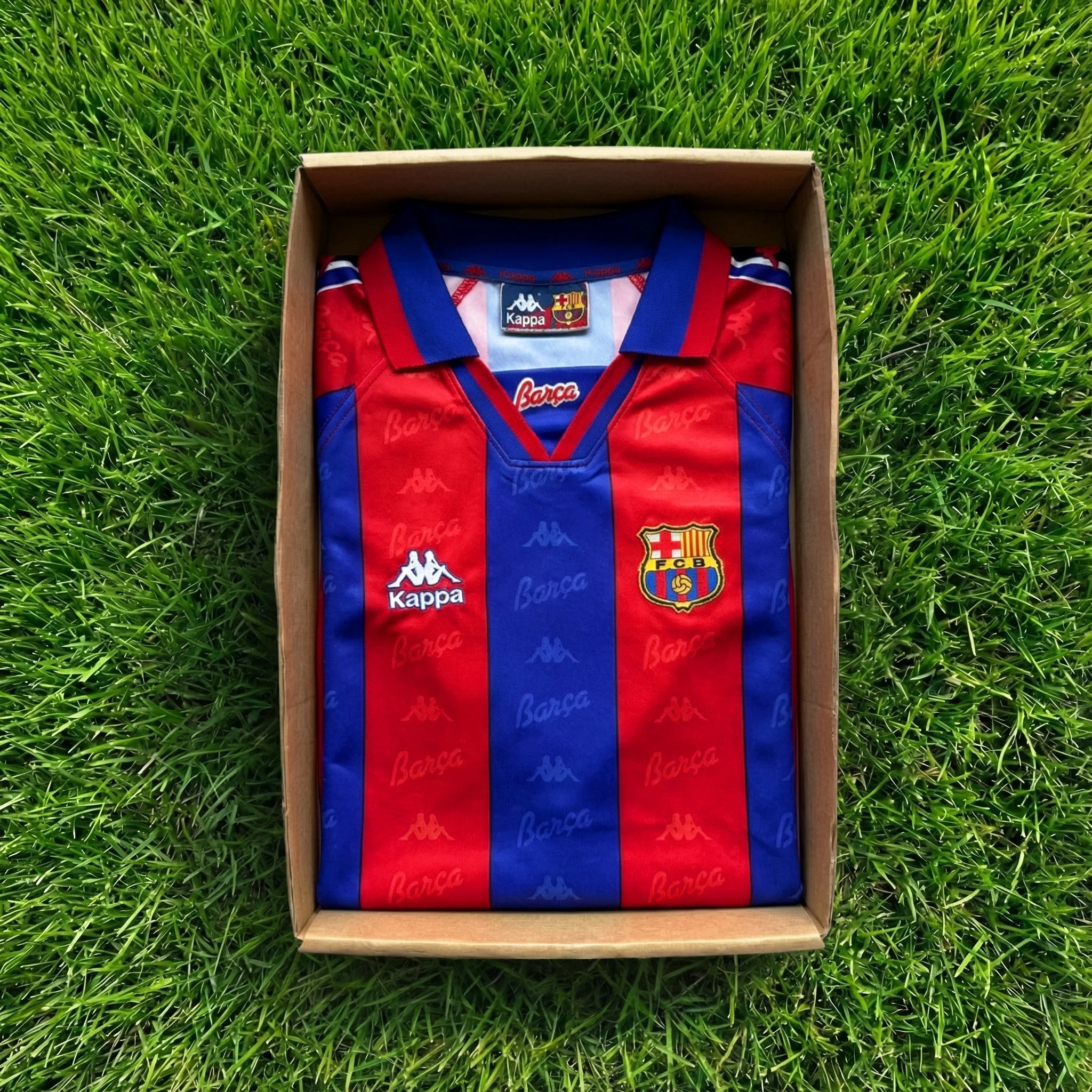 Retro Mystery Football Shirt Box (1 item) - Image 4