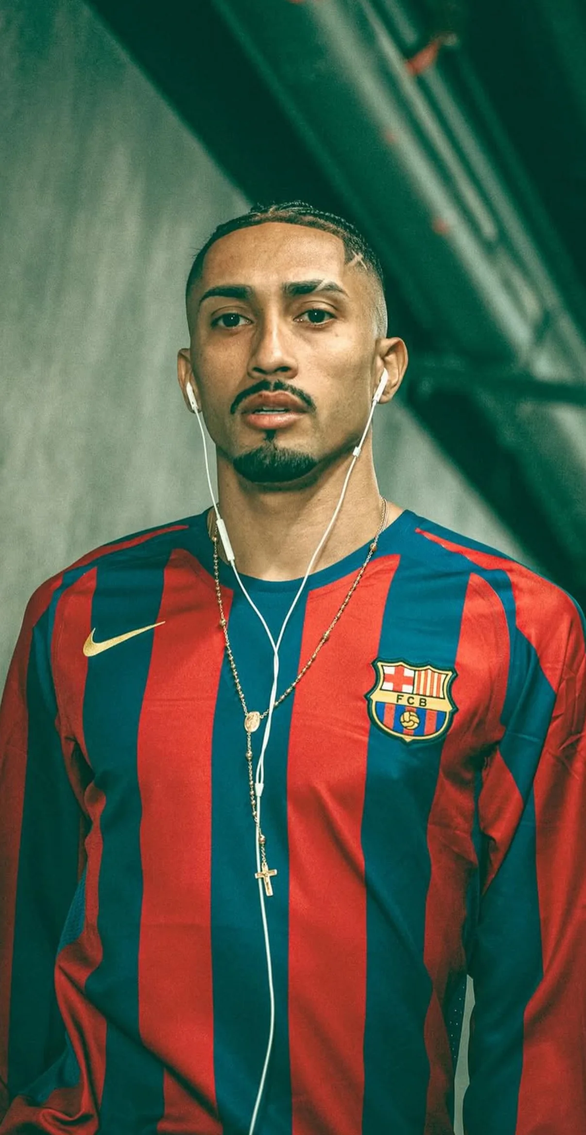 Ronaldinho retro jersey long sleeves Barcelona 2005 - Image 9