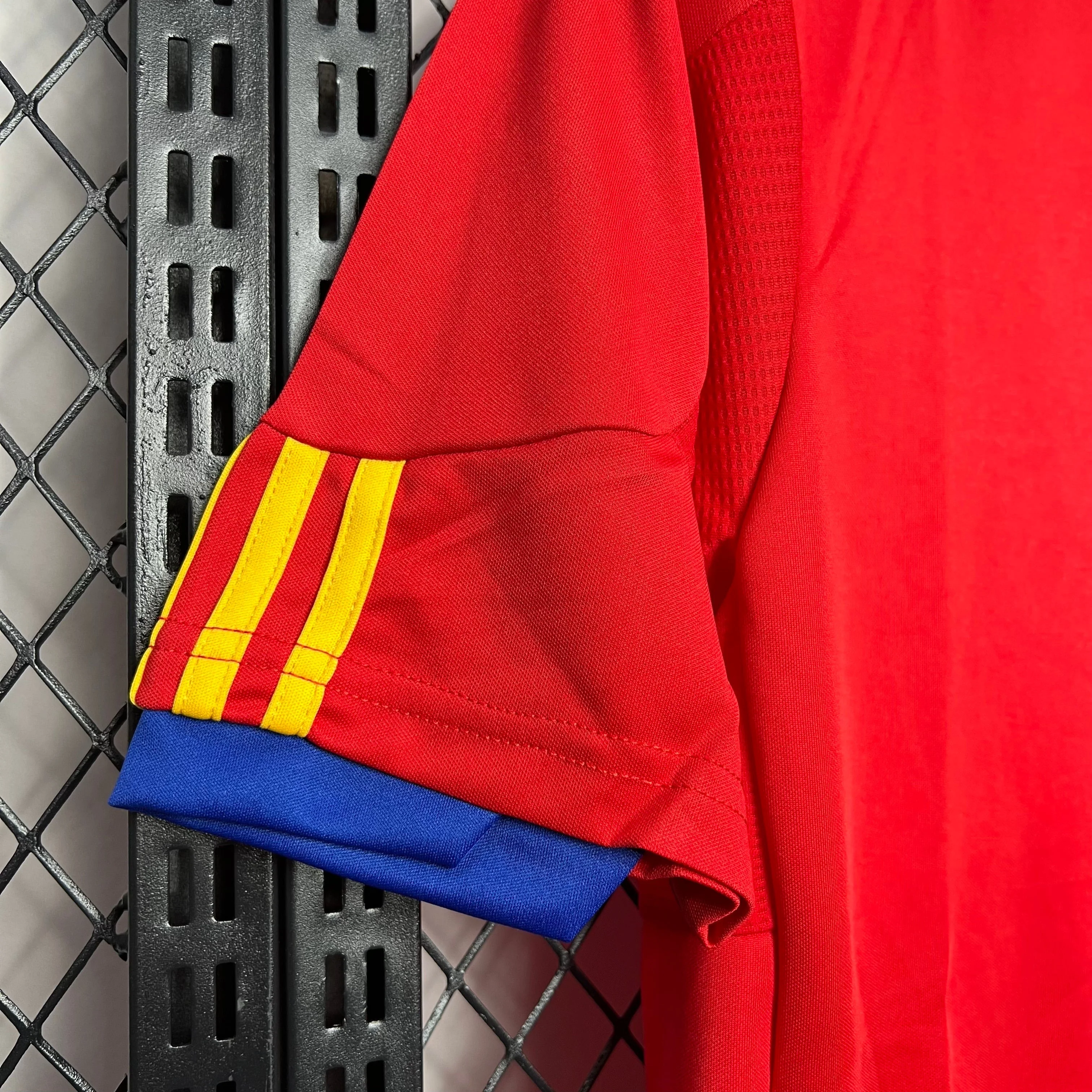 Spain 2010 Retro Home - Image 3