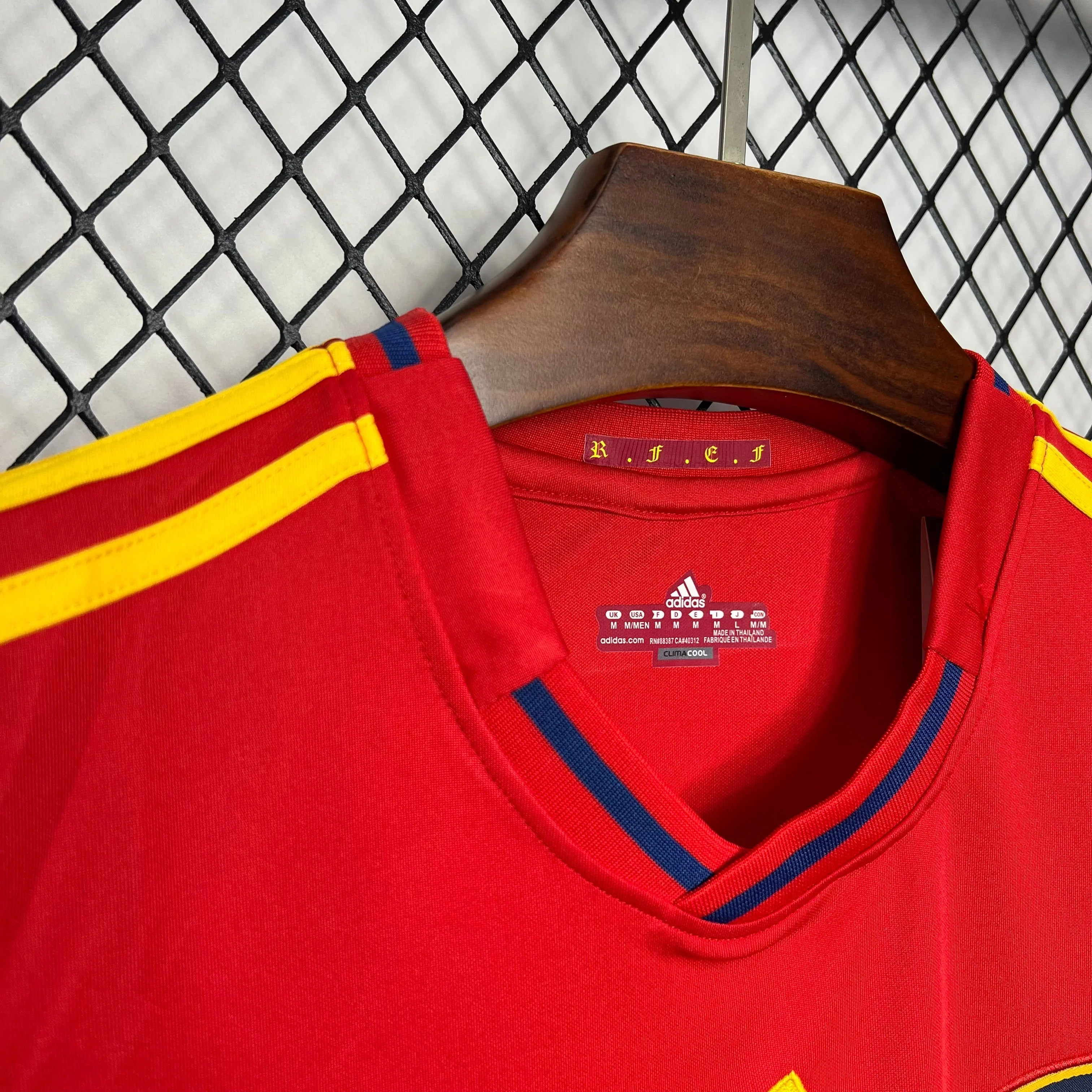 Spain 2010 Retro Home - Image 5