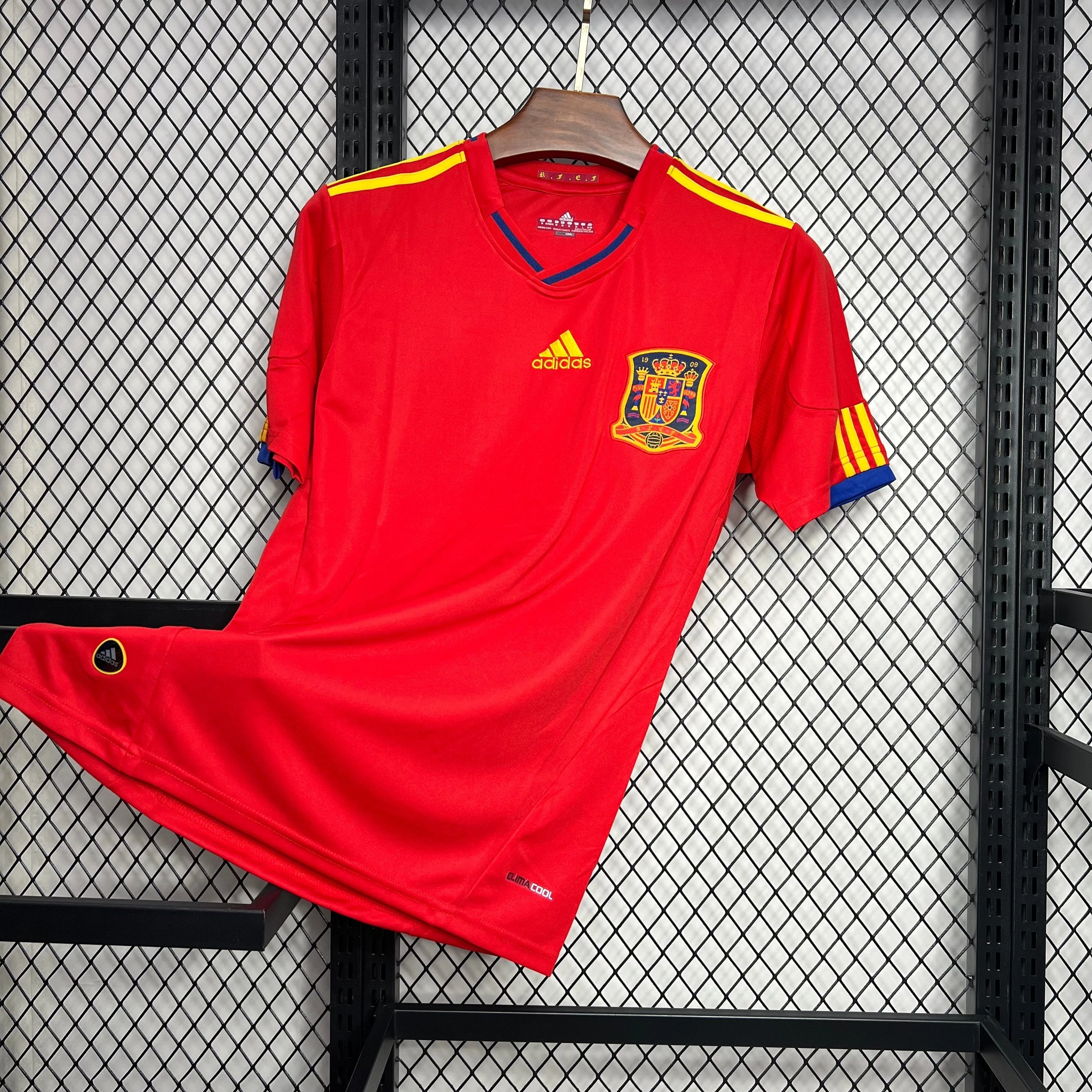 Spain 2010 Retro Home - Image 6