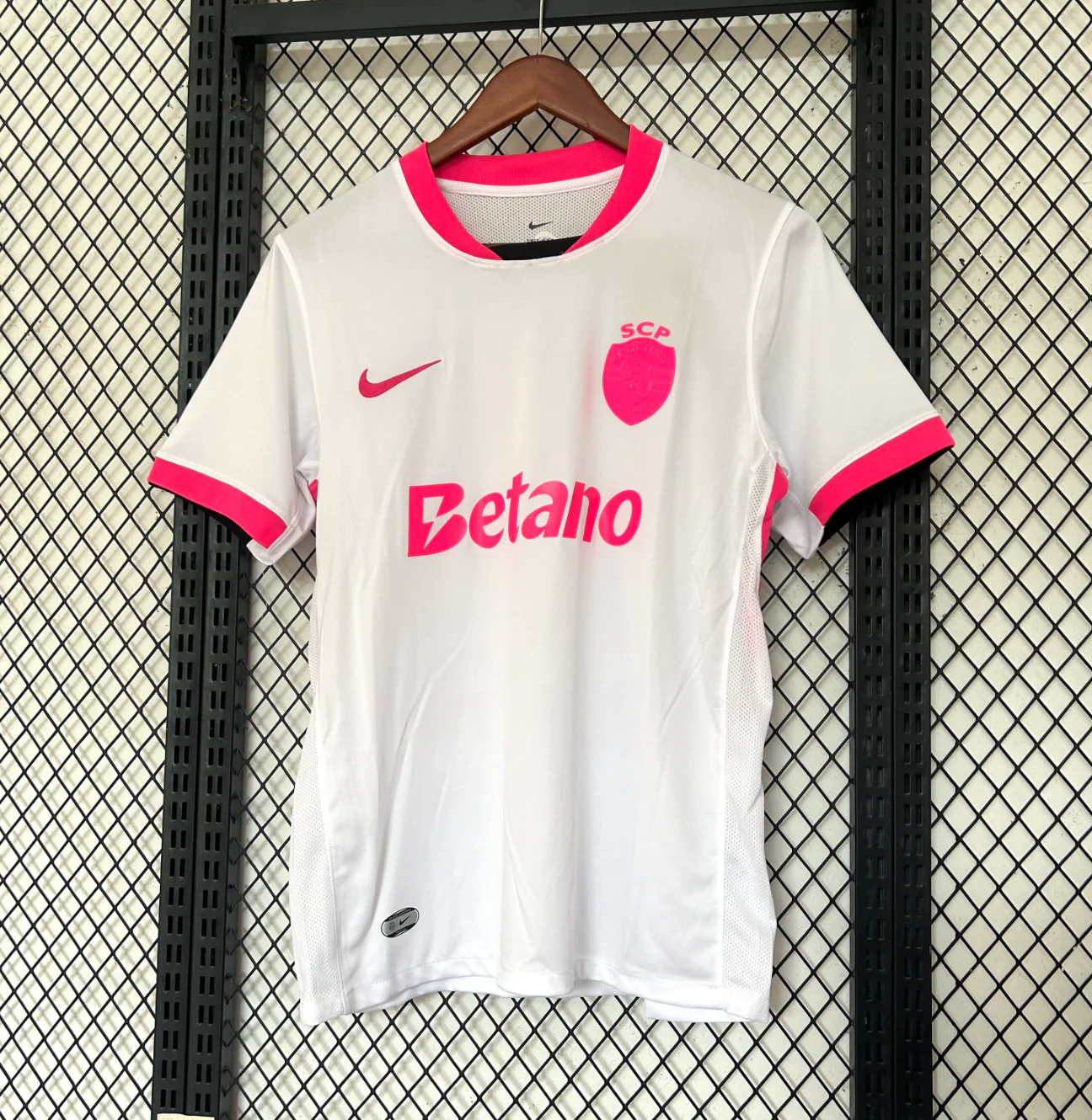 Sporting Lisbon 2026 White and Pink Jersey - Image 3