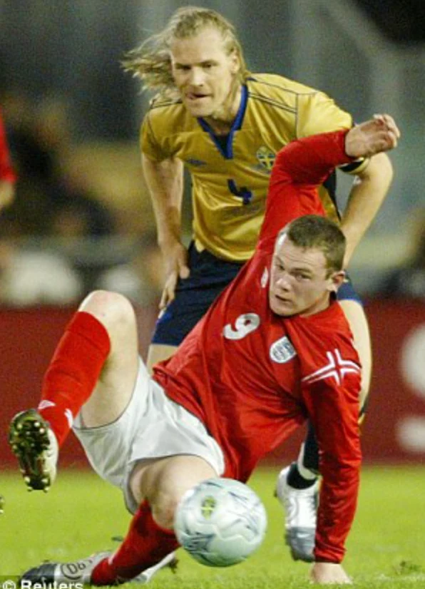 Sweden 2004 Retro Jersey Away - Image 4
