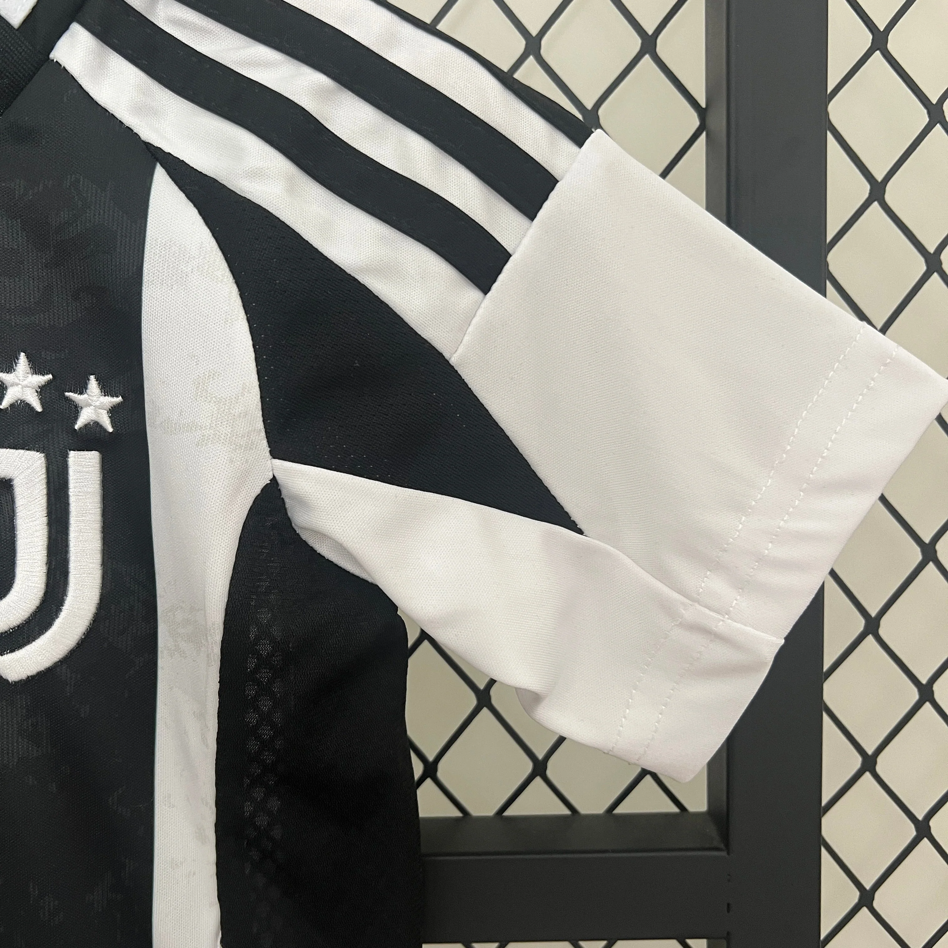 The Juventus 24/25 Kids Jersey - Image 9